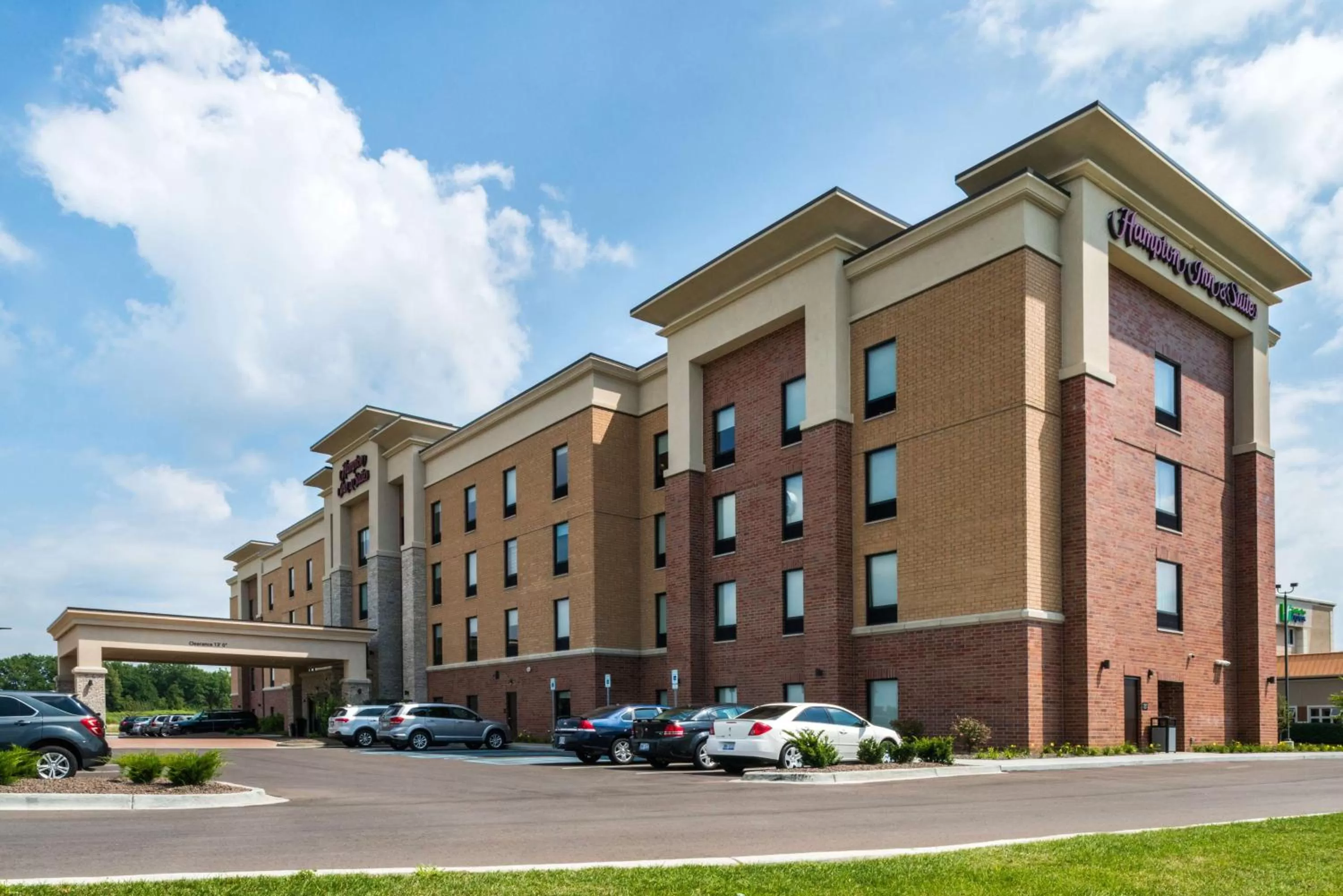 Property building in Hampton Inn & Suites Wixom/Novi/Detroit, Mi