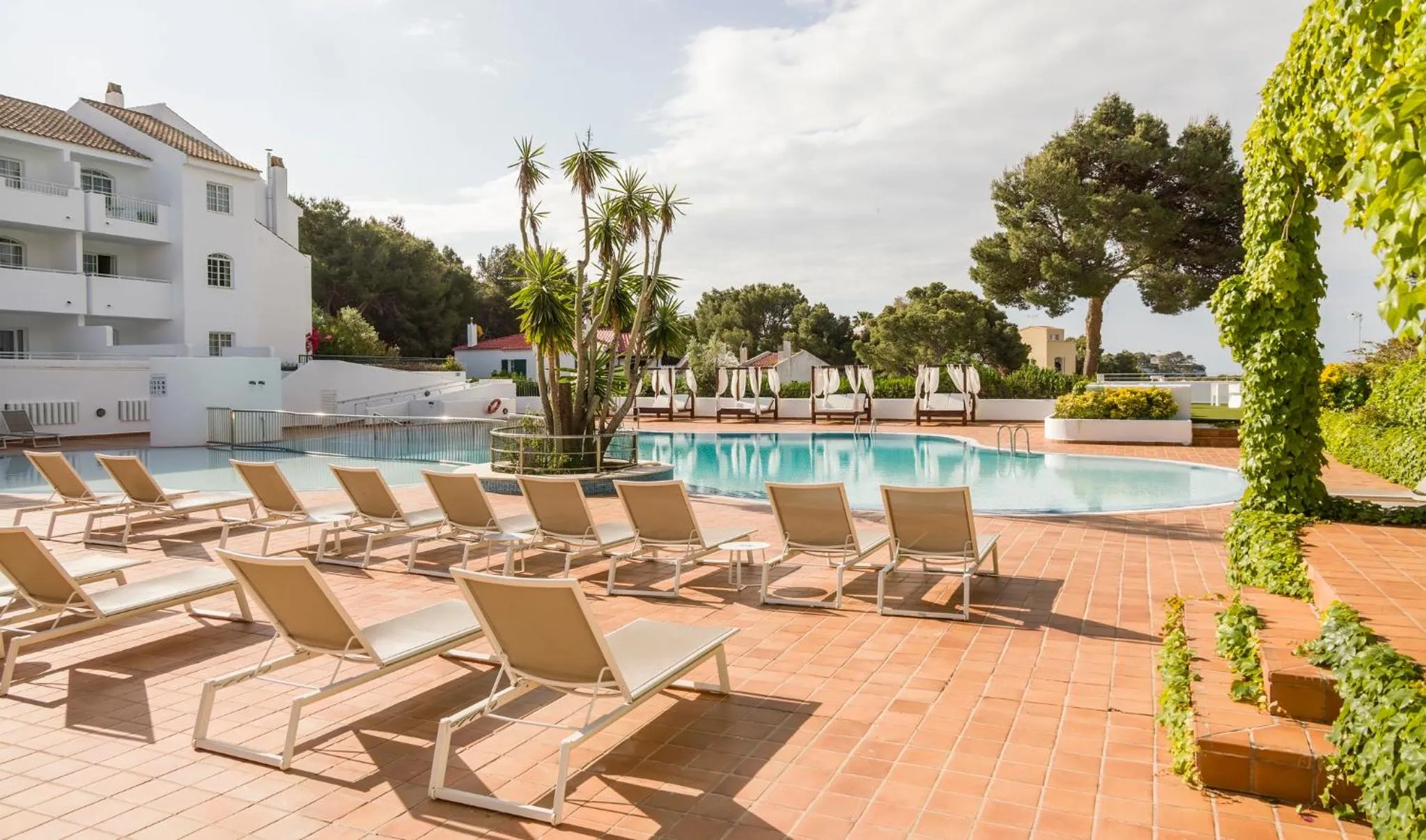Swimming pool in Ilunion Menorca