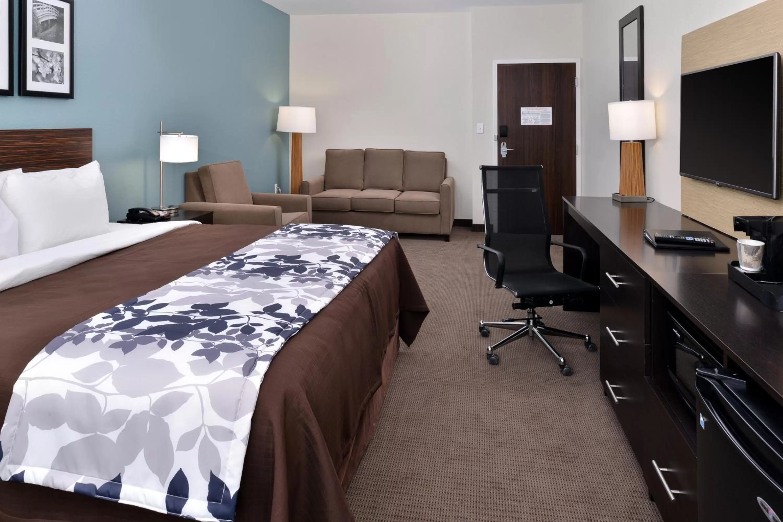 Photo of the whole room, Bed in Sleep Inn & Suites Meridian - Bonita Lakes