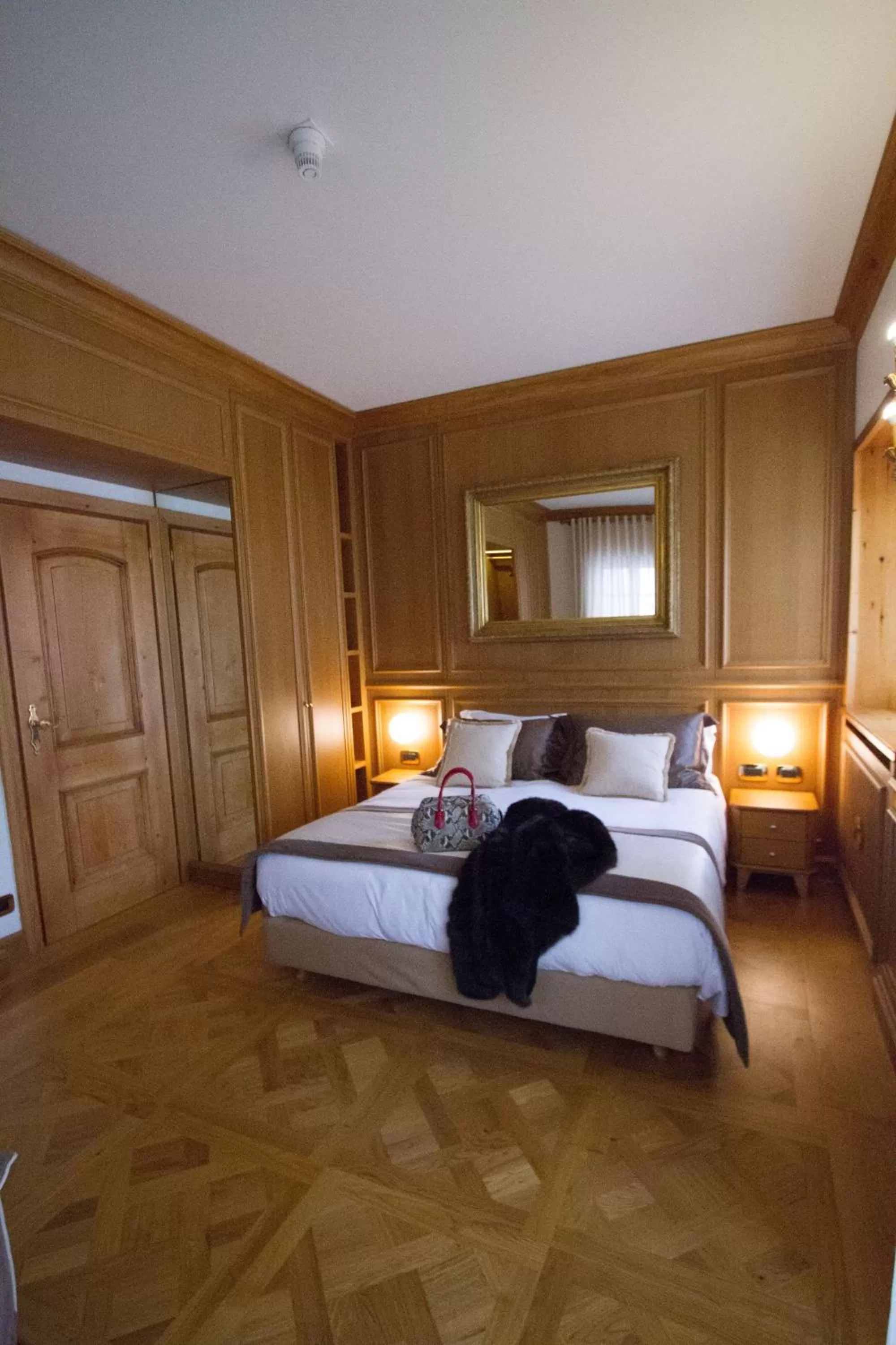 Photo of the whole room, Bed in Ambra Cortina Luxury&Fashion Hotel