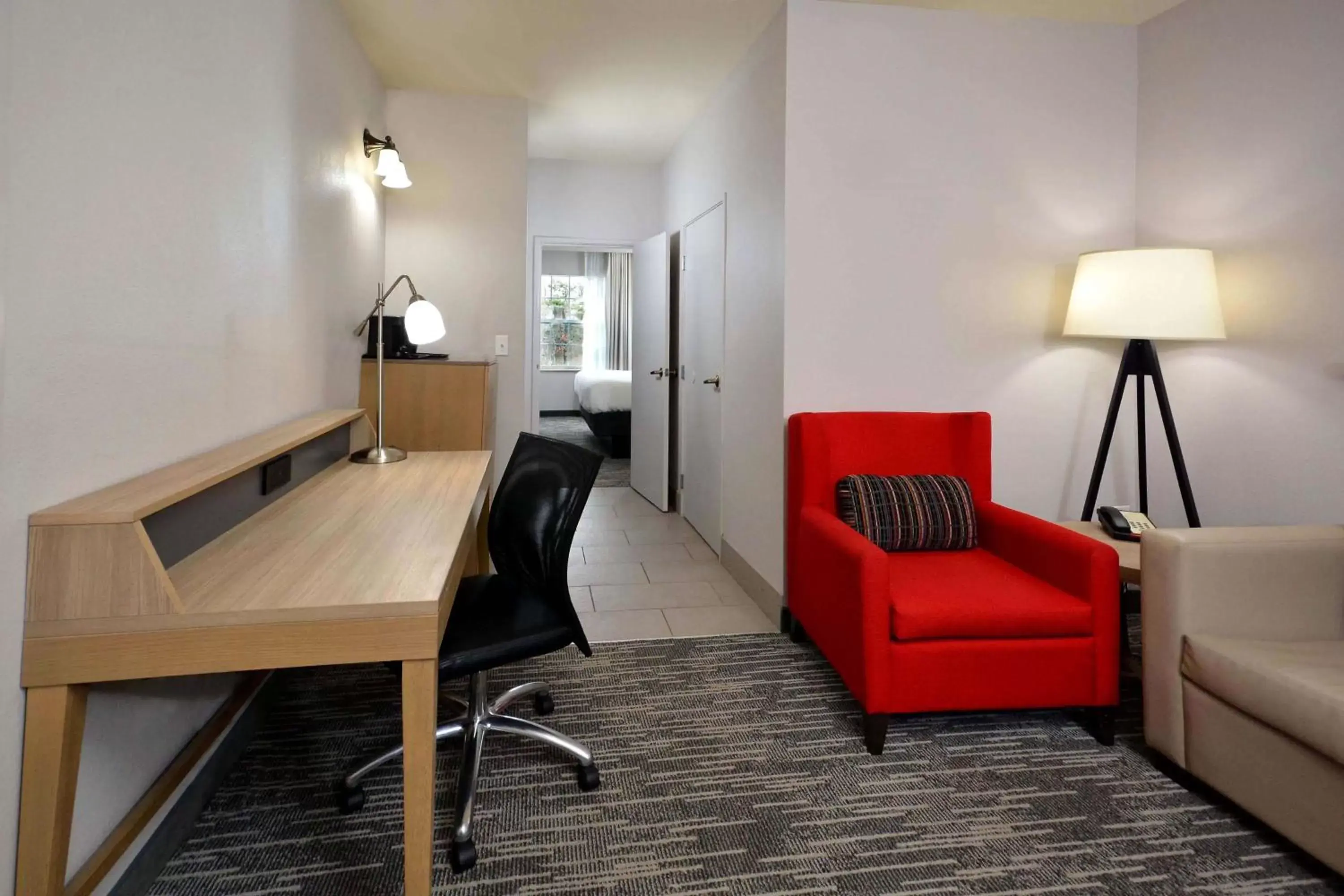 Seating Area in Country Inn & Suites by Radisson Asheville West