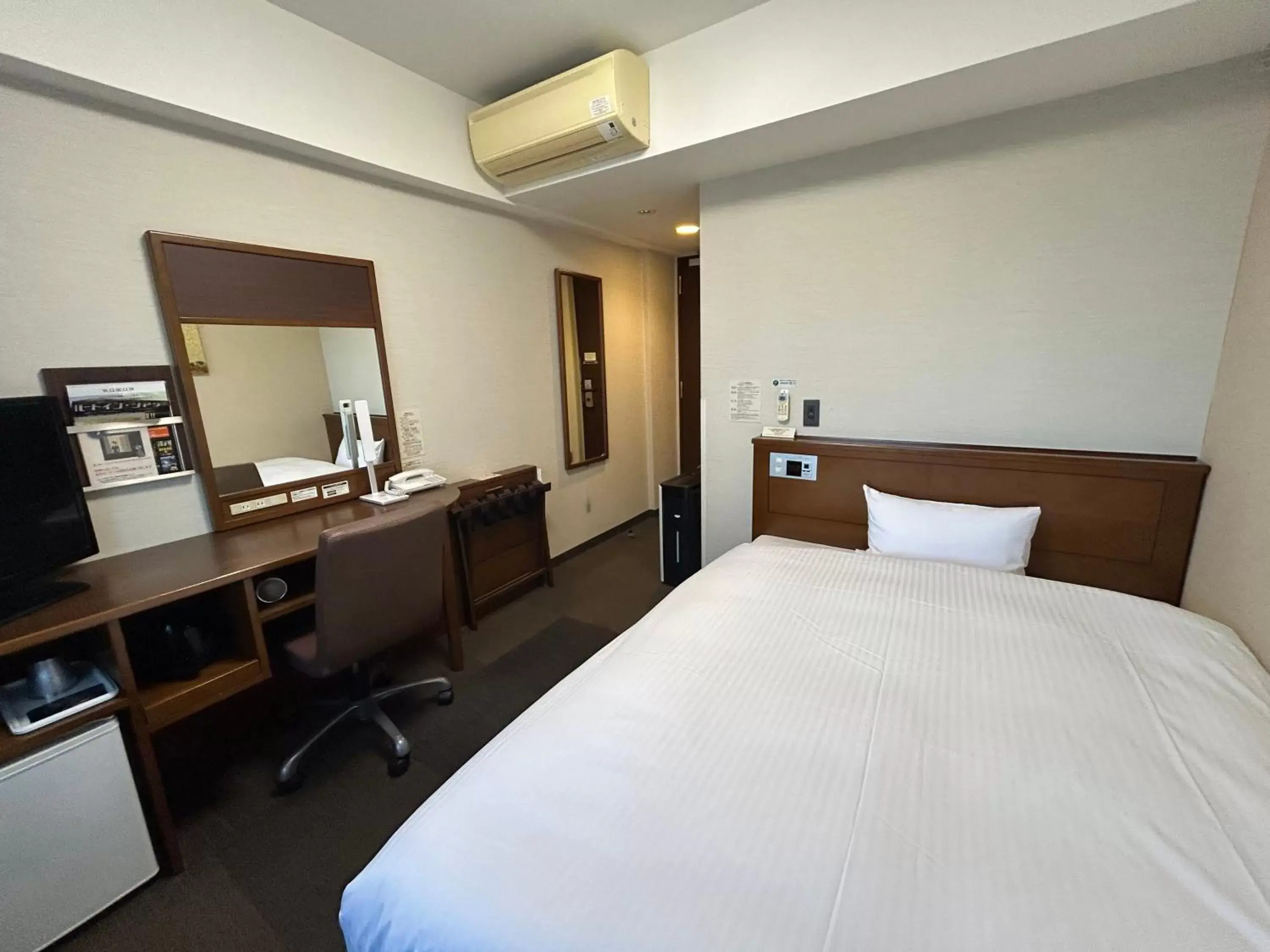 Photo of the whole room, Bed in Hotel Route-Inn Nagoya Sakae