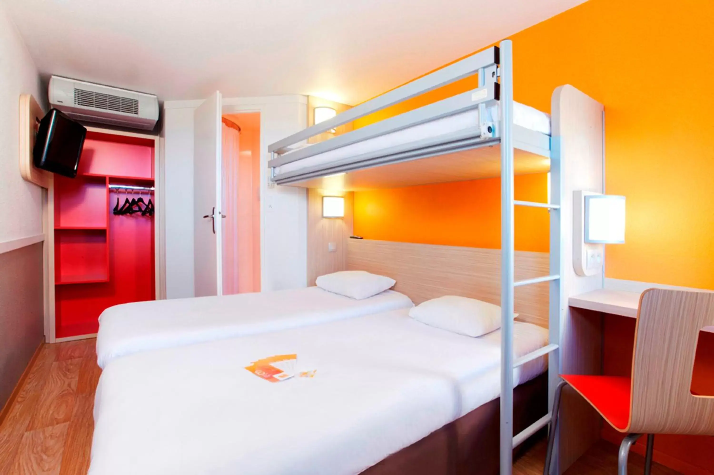 Photo of the whole room, Bunk Bed in Premiere Classe Toulouse Sesquières