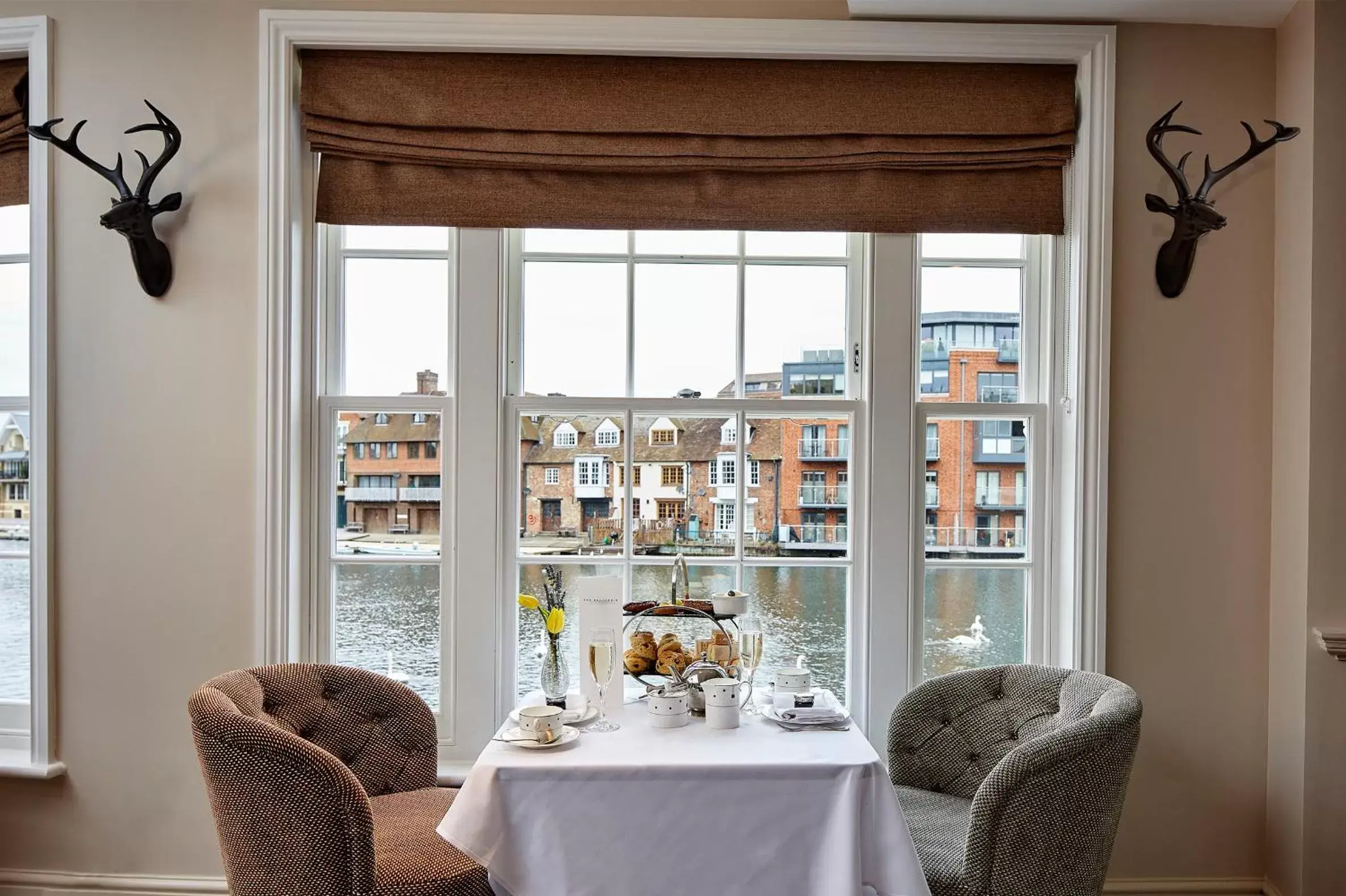 Restaurant/places to eat in Sir Christopher Wren Hotel