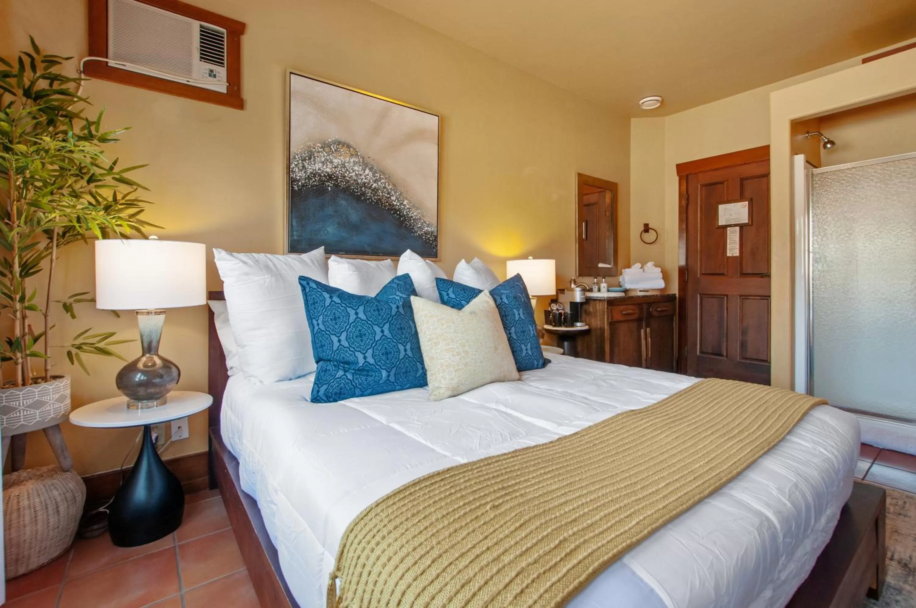 Bed in Casa Grande Inn & Suites