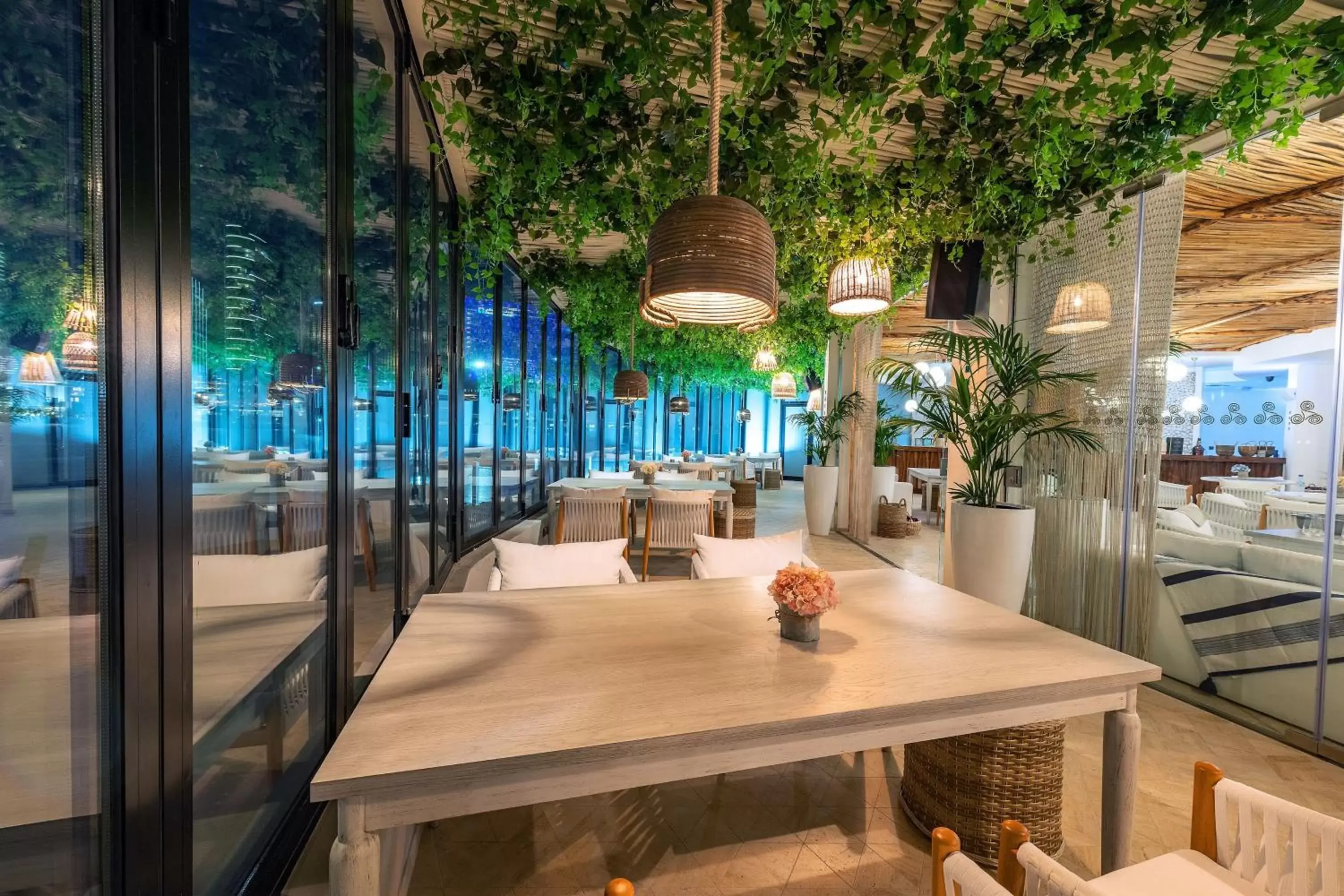 Restaurant/places to eat, Pool View in Le Meridien Abu Dhabi