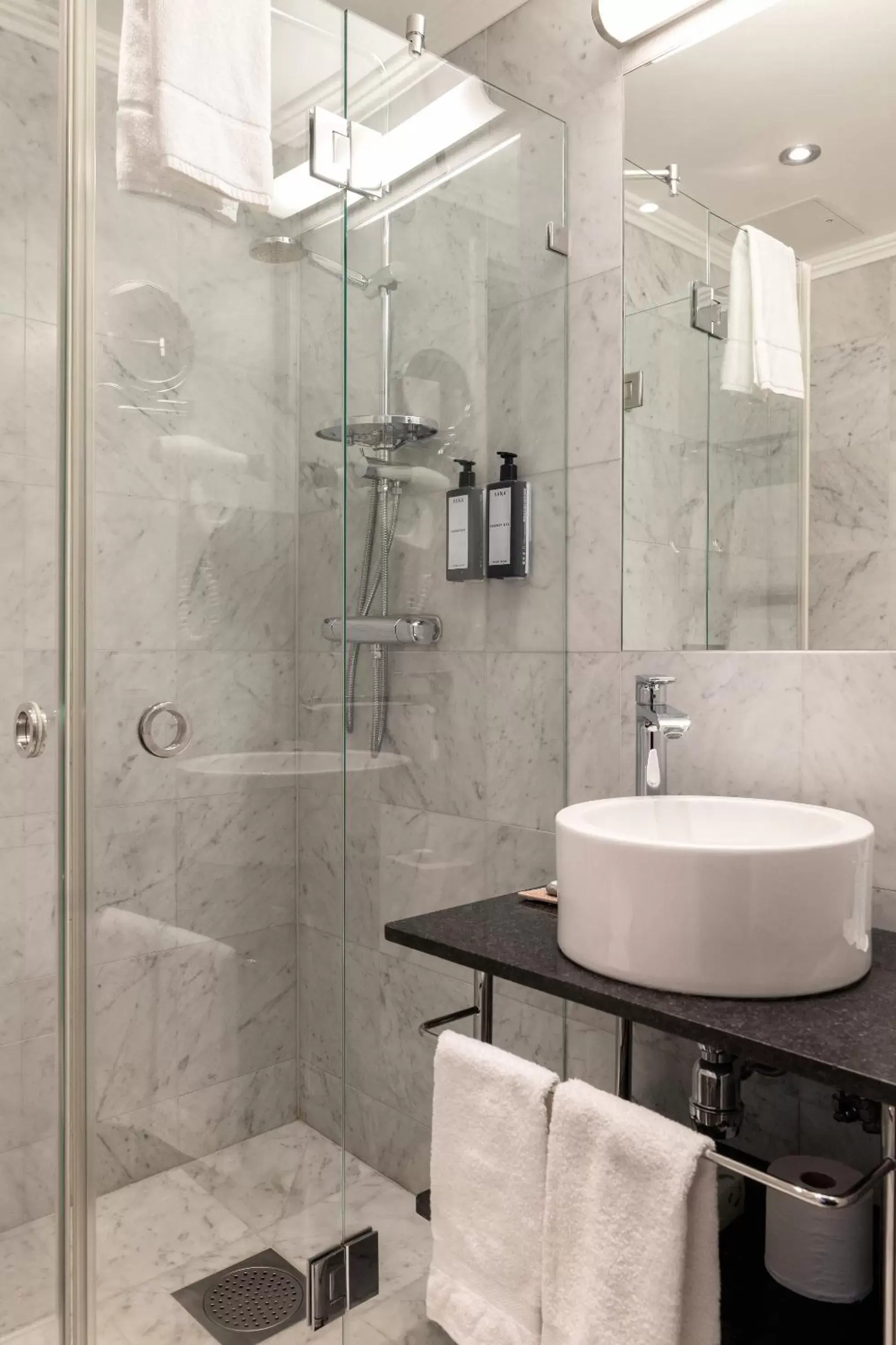Shower, Bathroom in Elite Hotel Stockholm Plaza