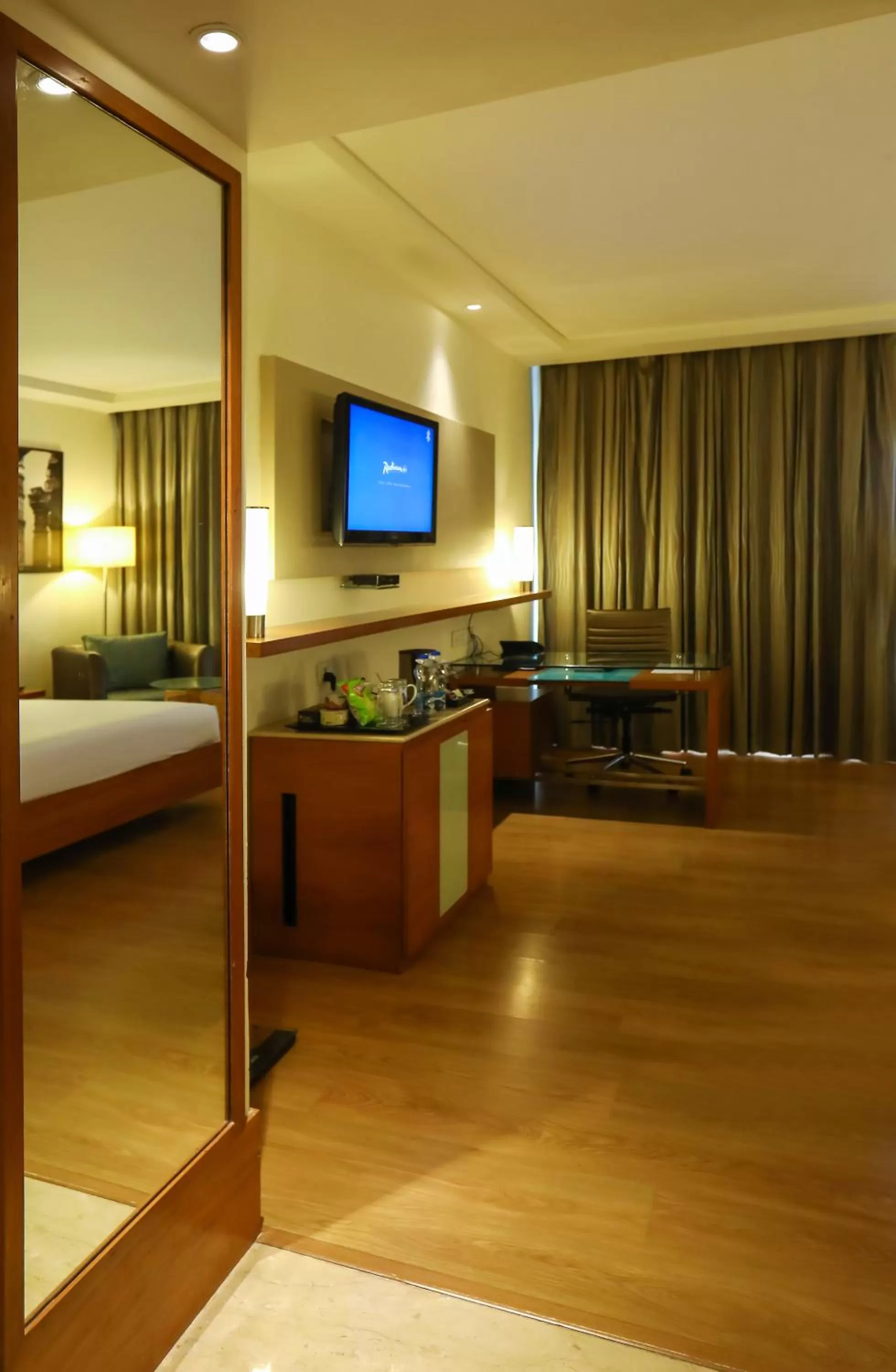 Bedroom, Bed in Radisson Blu Hotel Chennai City Centre