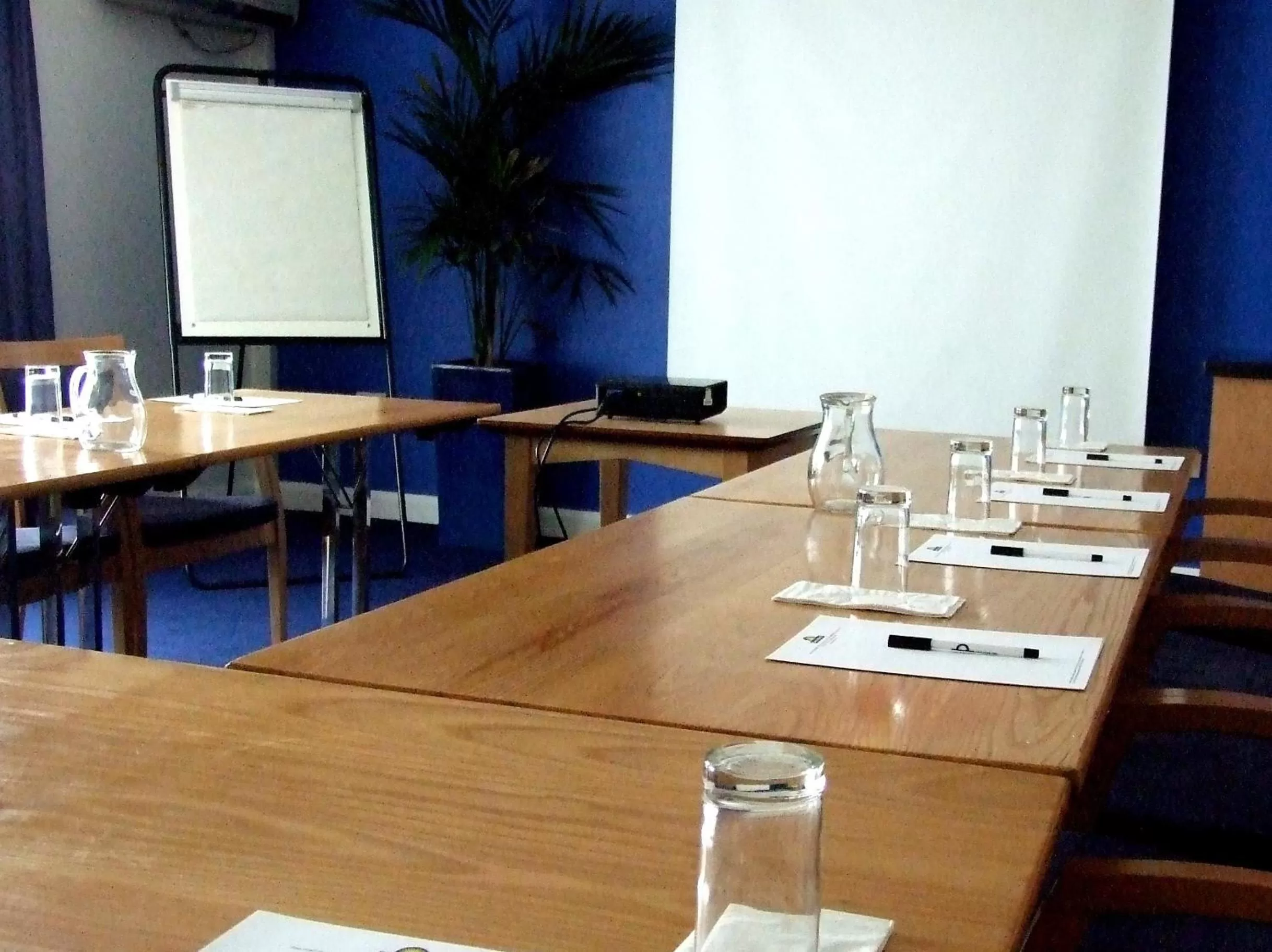 Business facilities in Ramada Wakefield