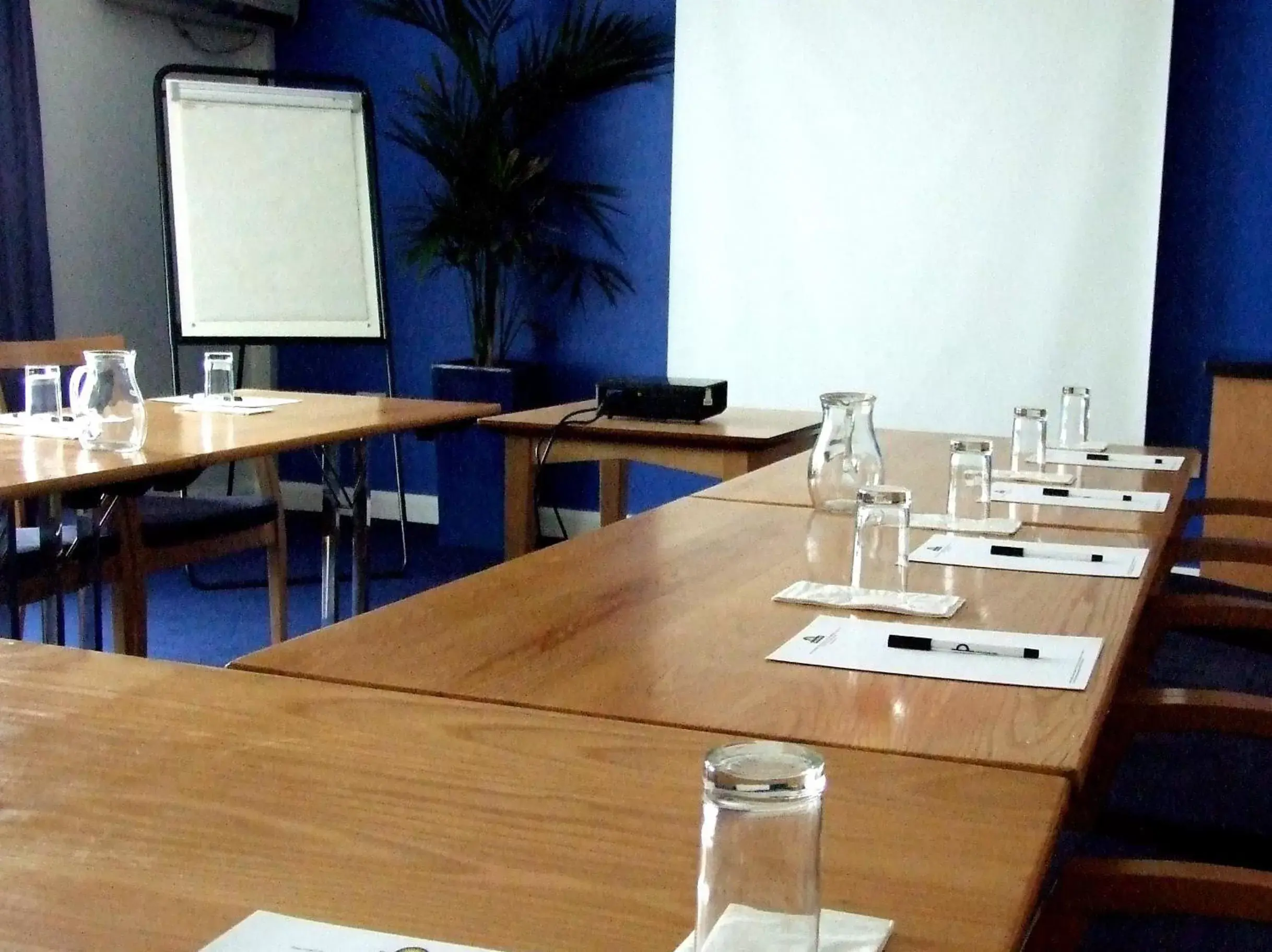 Business facilities, Business Area/Conference Room in Ramada Wakefield