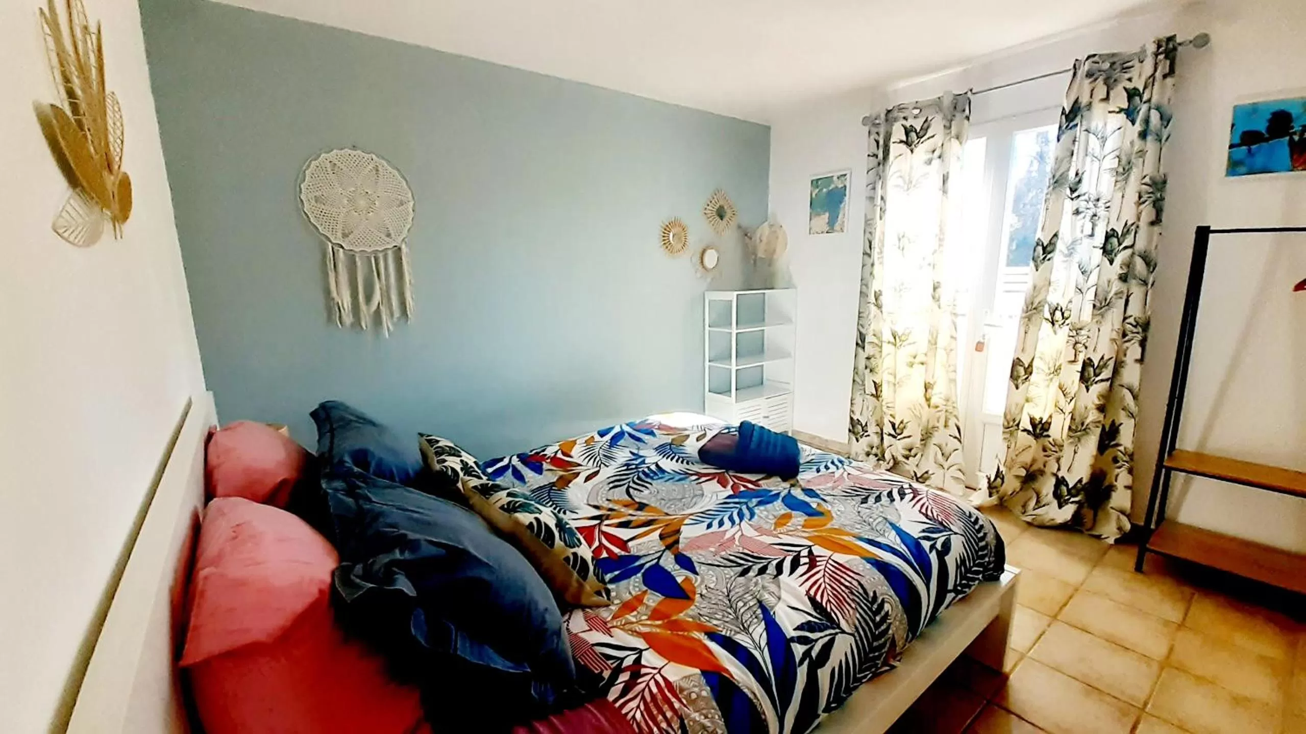 Photo of the whole room, Bed in A l'Ombre des Amandiers Chambres d'hôtes