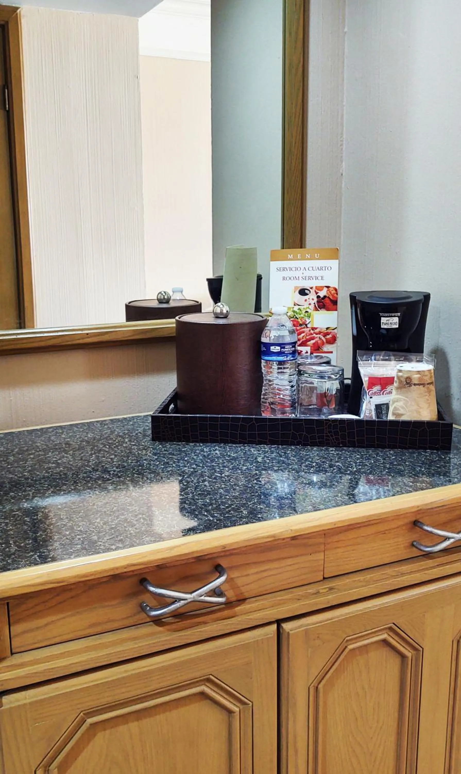 Coffee/tea facilities in Hotel San Luis Lindavista