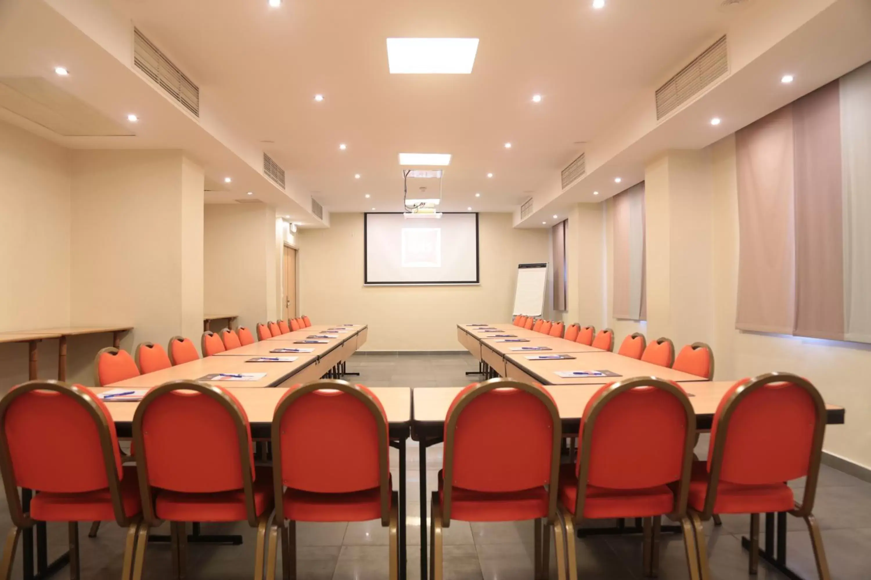 Meeting/conference room, Business Area/Conference Room in Ibis Abidjan Marcory