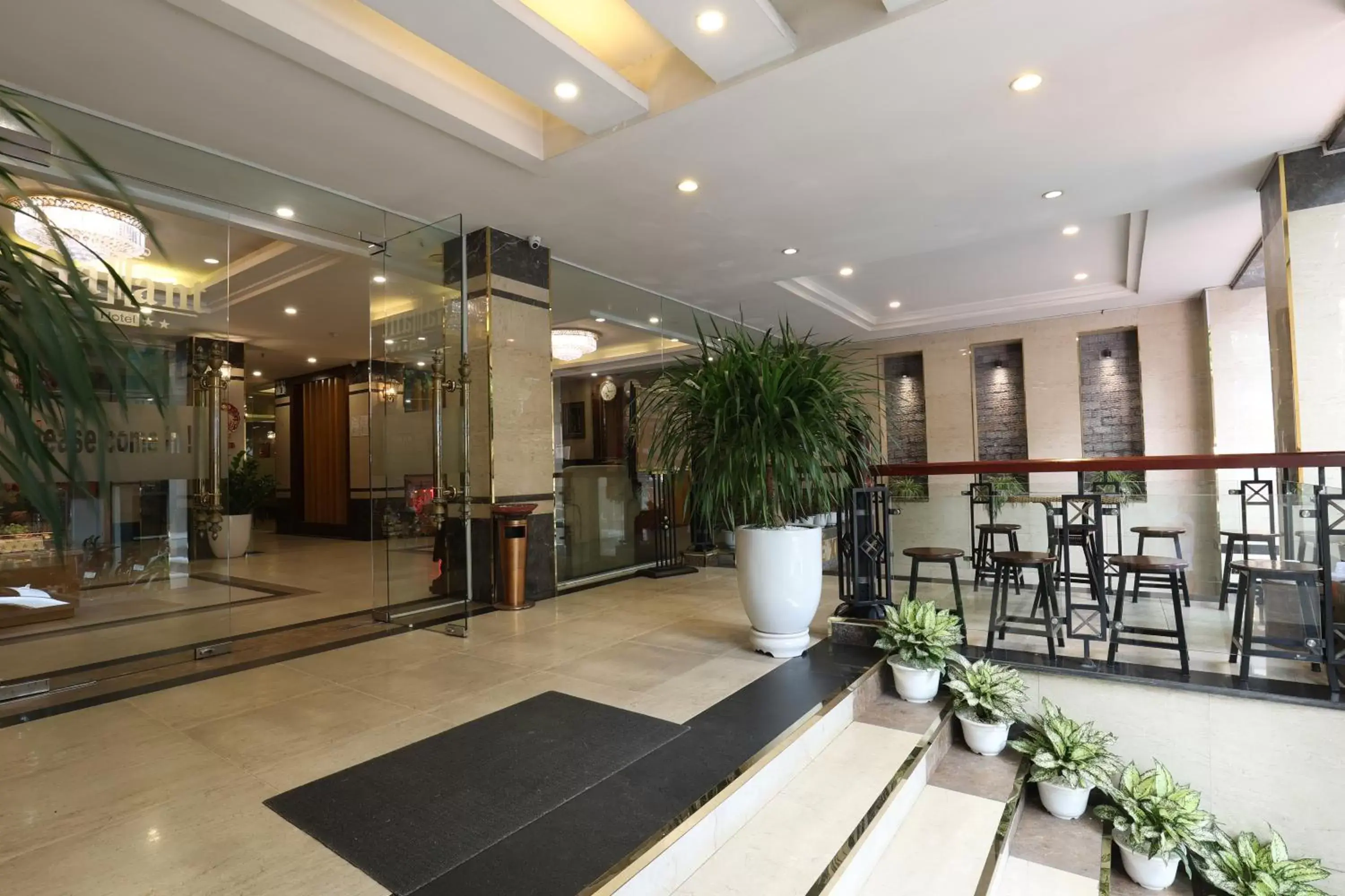 Restaurant/places to eat, Lobby/Reception in Gallant Hotel
