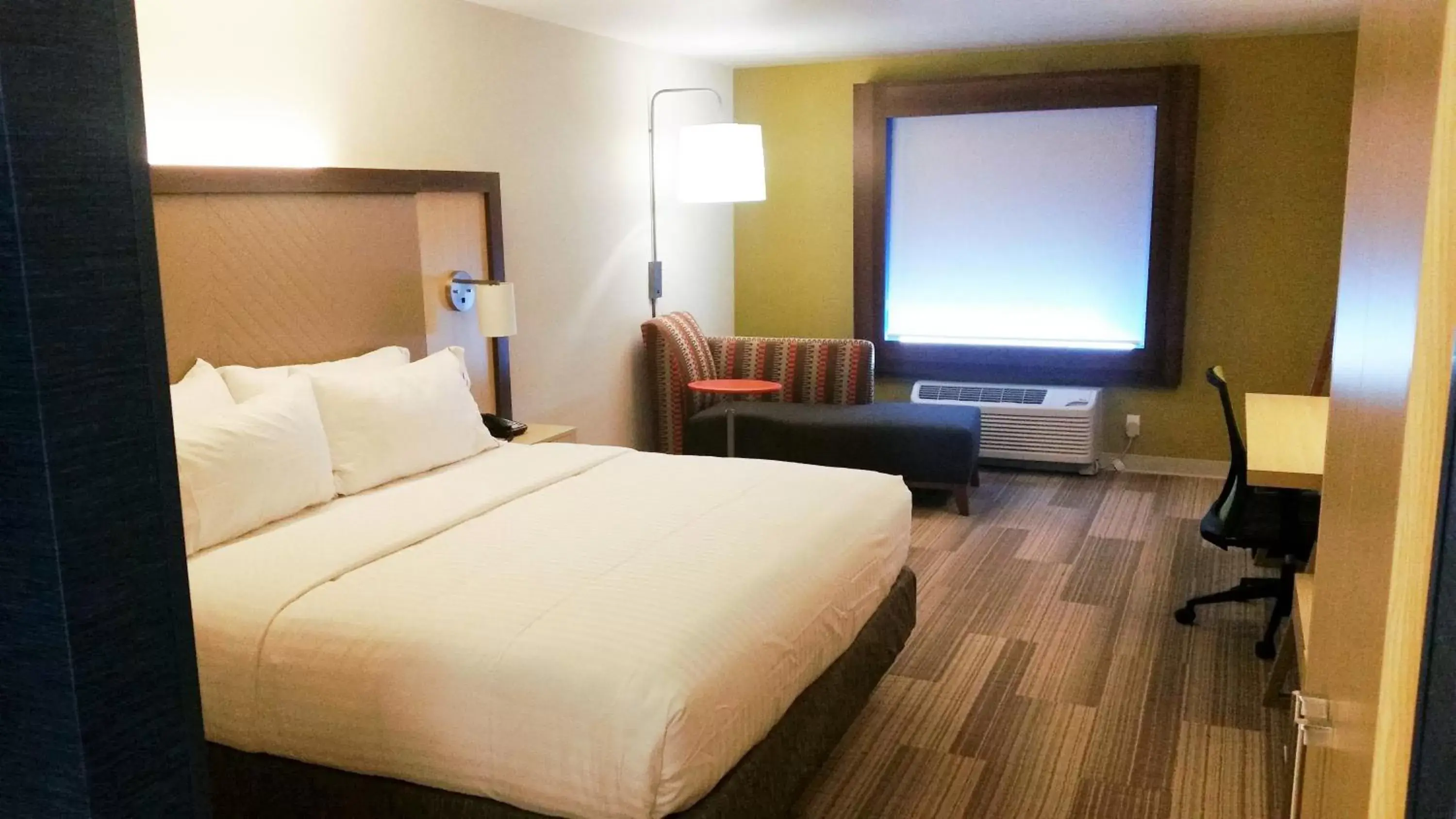 Photo of the whole room, Bed in Holiday Inn Express & Suites Pahrump, an IHG Hotel