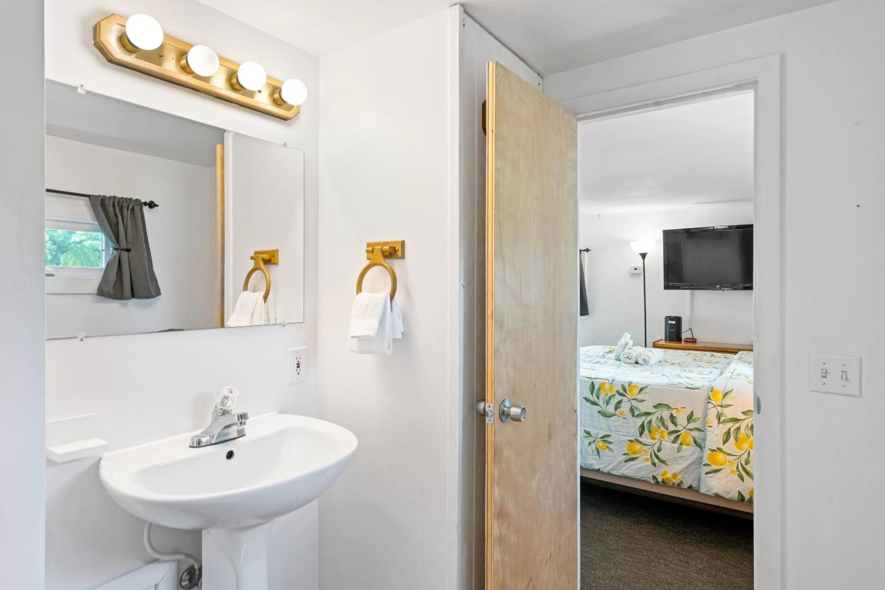 Bed, Bathroom in South Arm Retreats