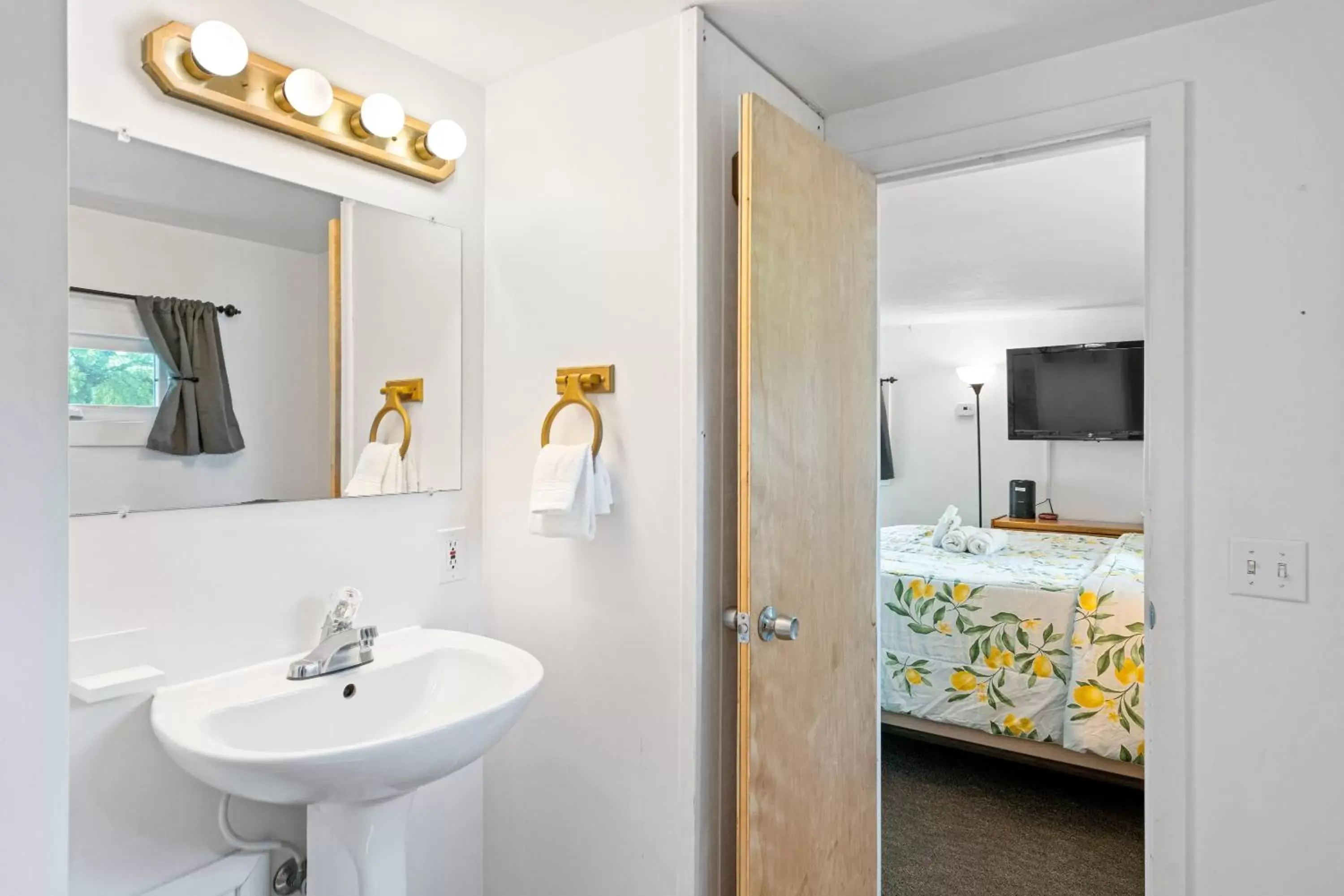 Bed, Bathroom in South Arm Retreats