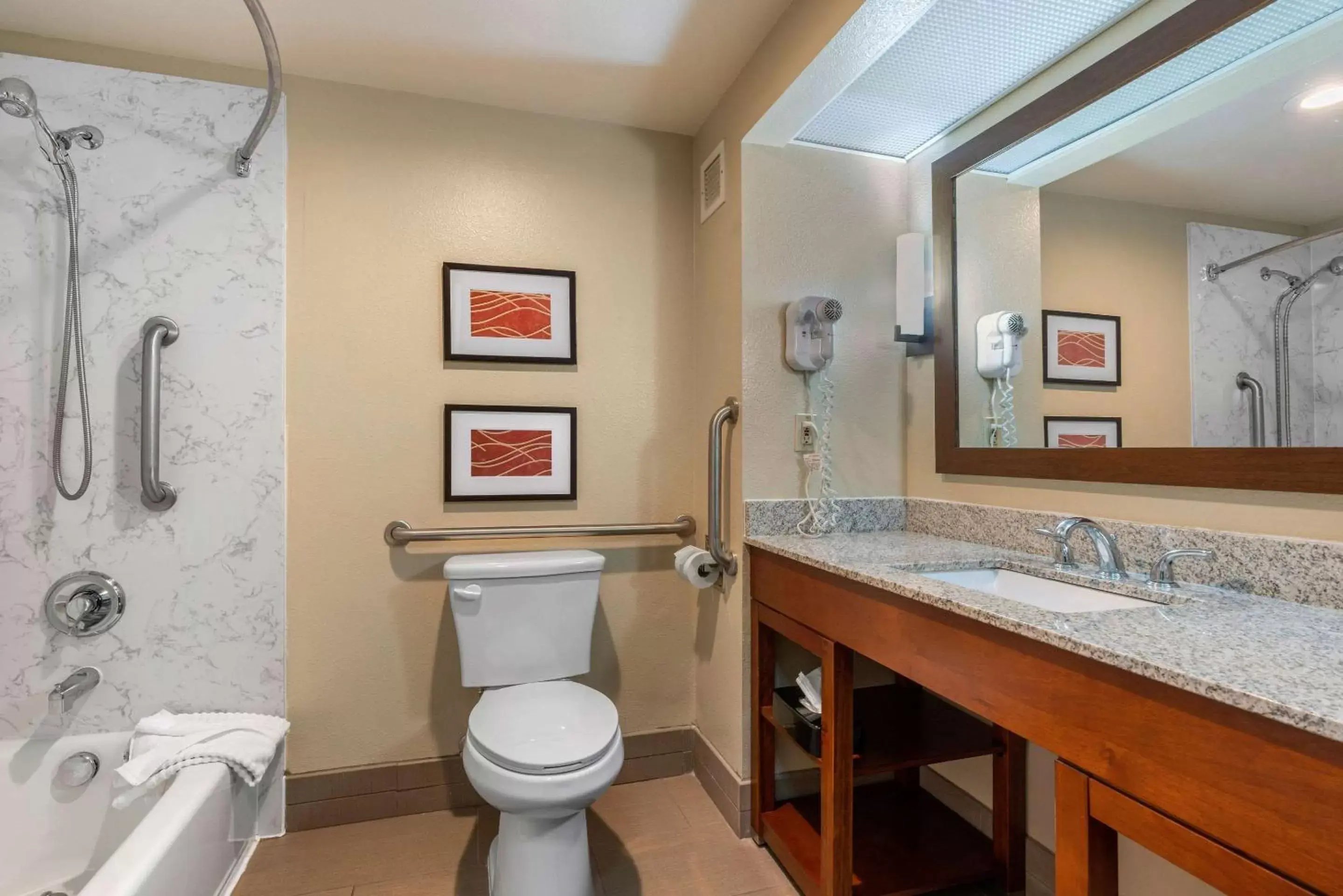 Photo of the whole room, Bathroom in Comfort Inn & Suites Sacramento – University Area