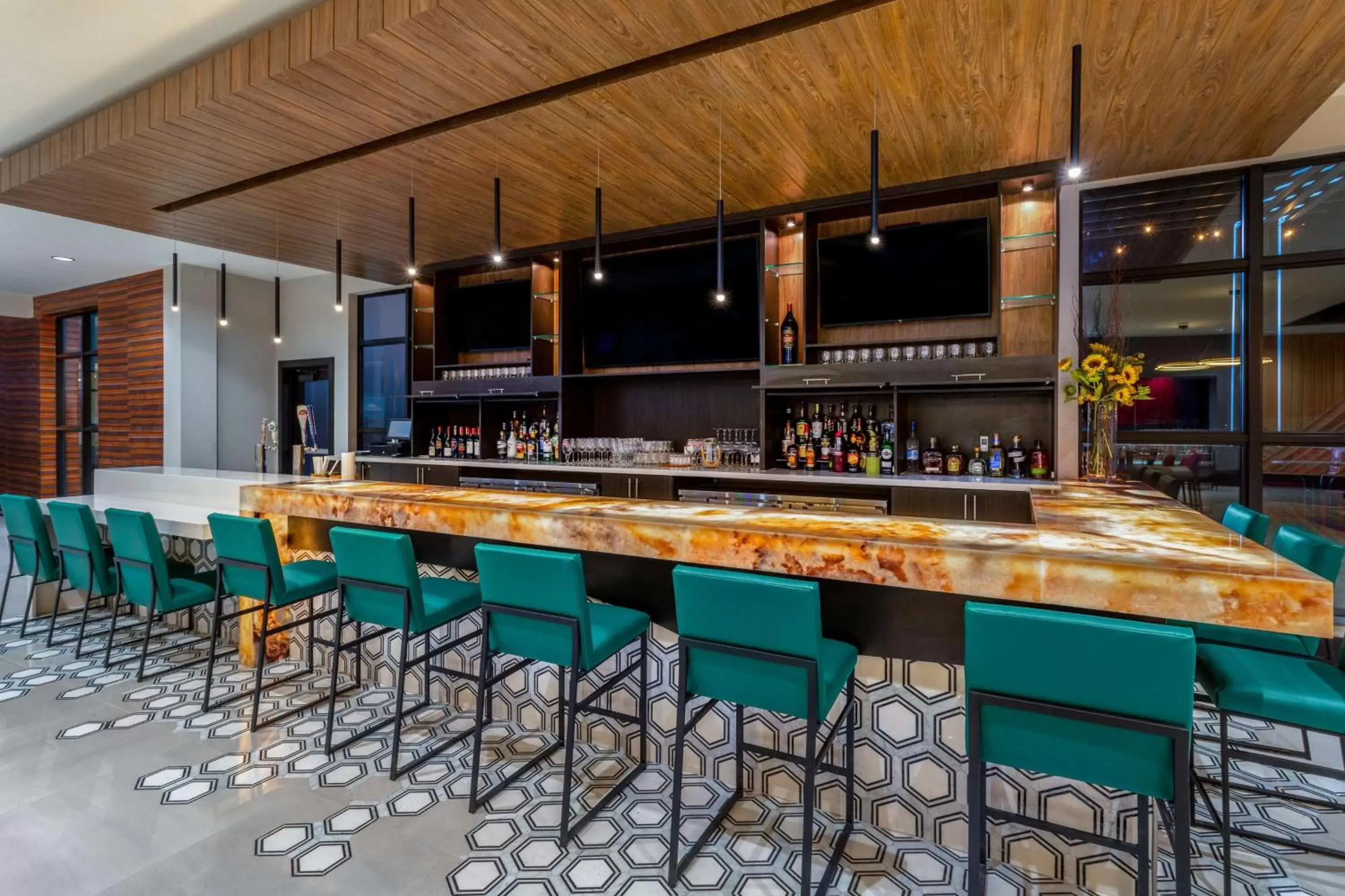 Lounge or bar, Lounge/Bar in Hilton Garden Inn Hays, KS