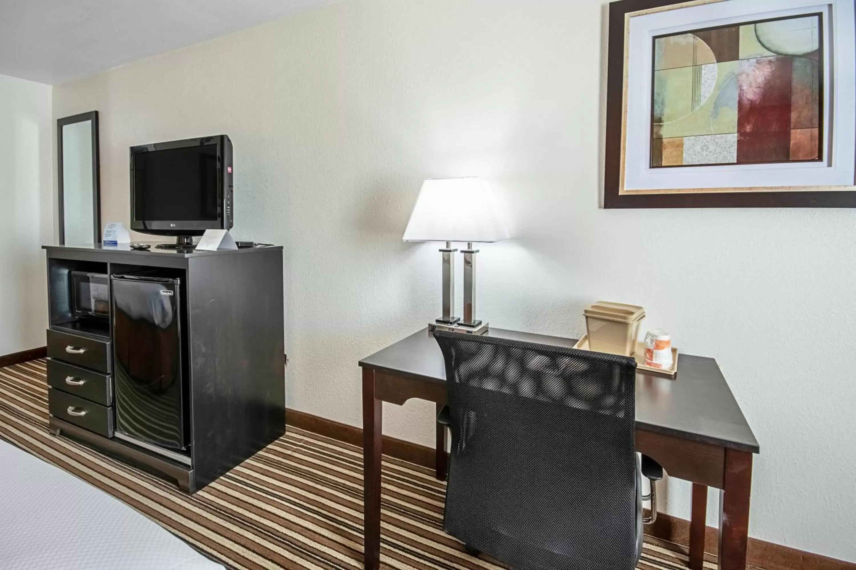 TV/Entertainment Center in Quality Inn Dodge City