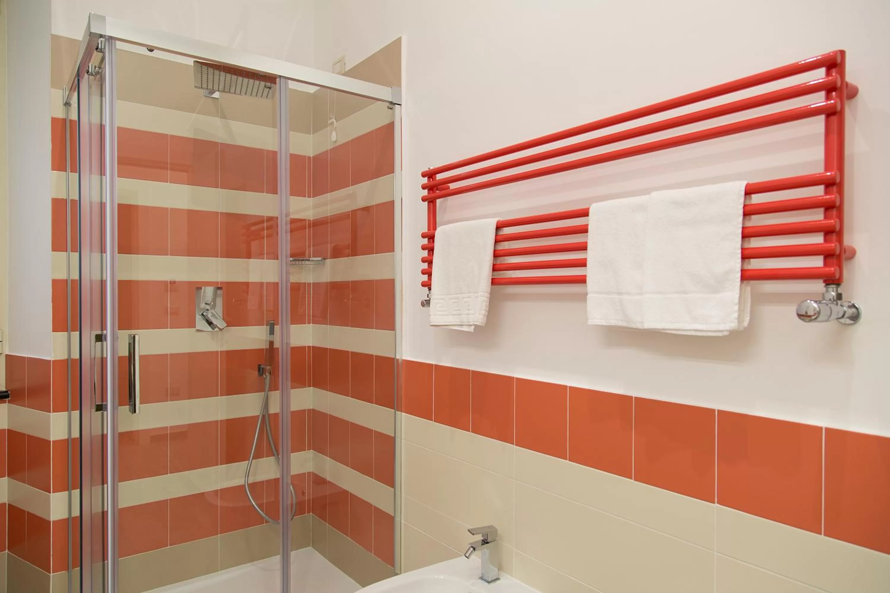 Shower in The Five Rooms Napoli