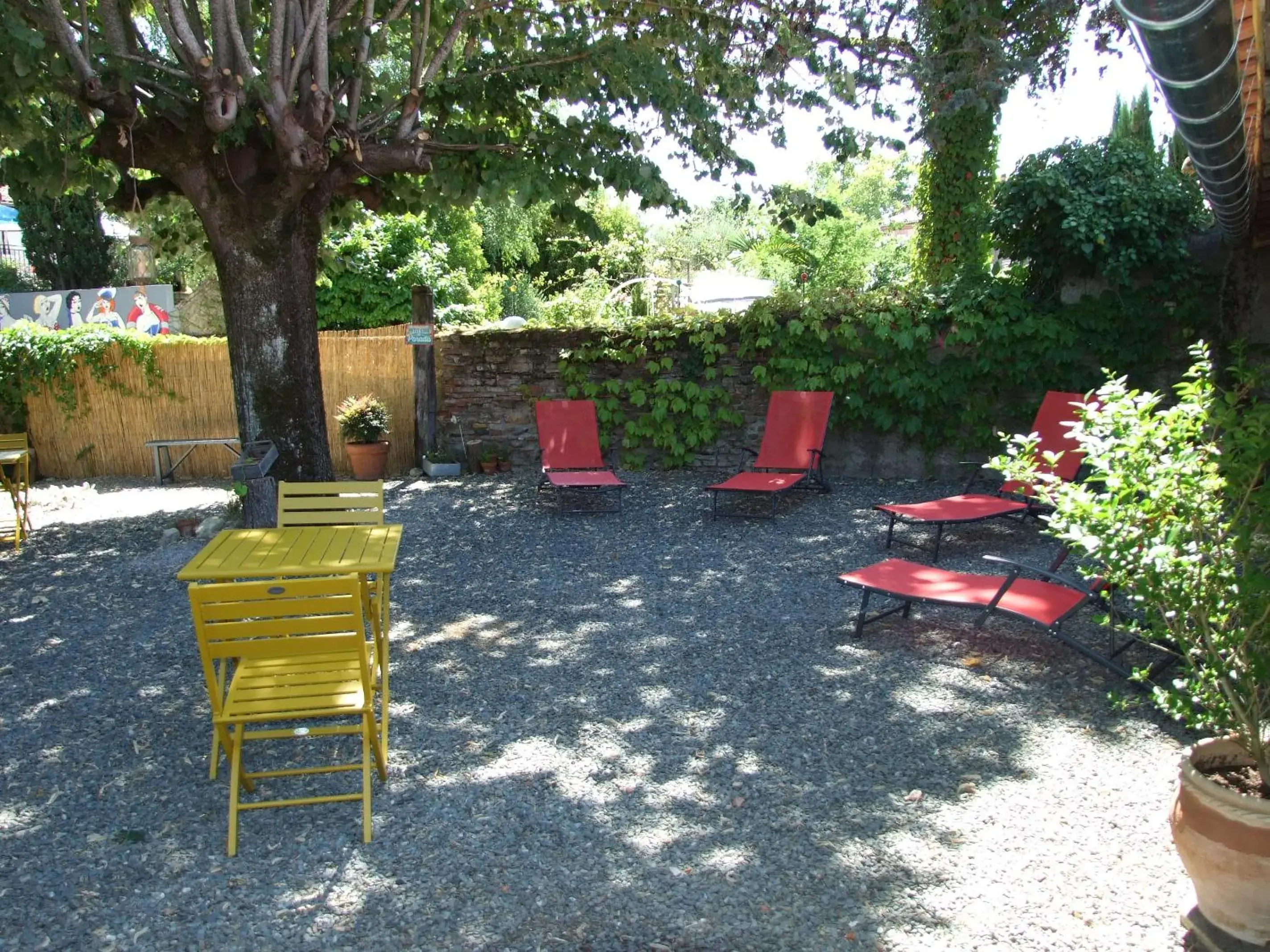 Patio in Logis Hotel L'Occitan