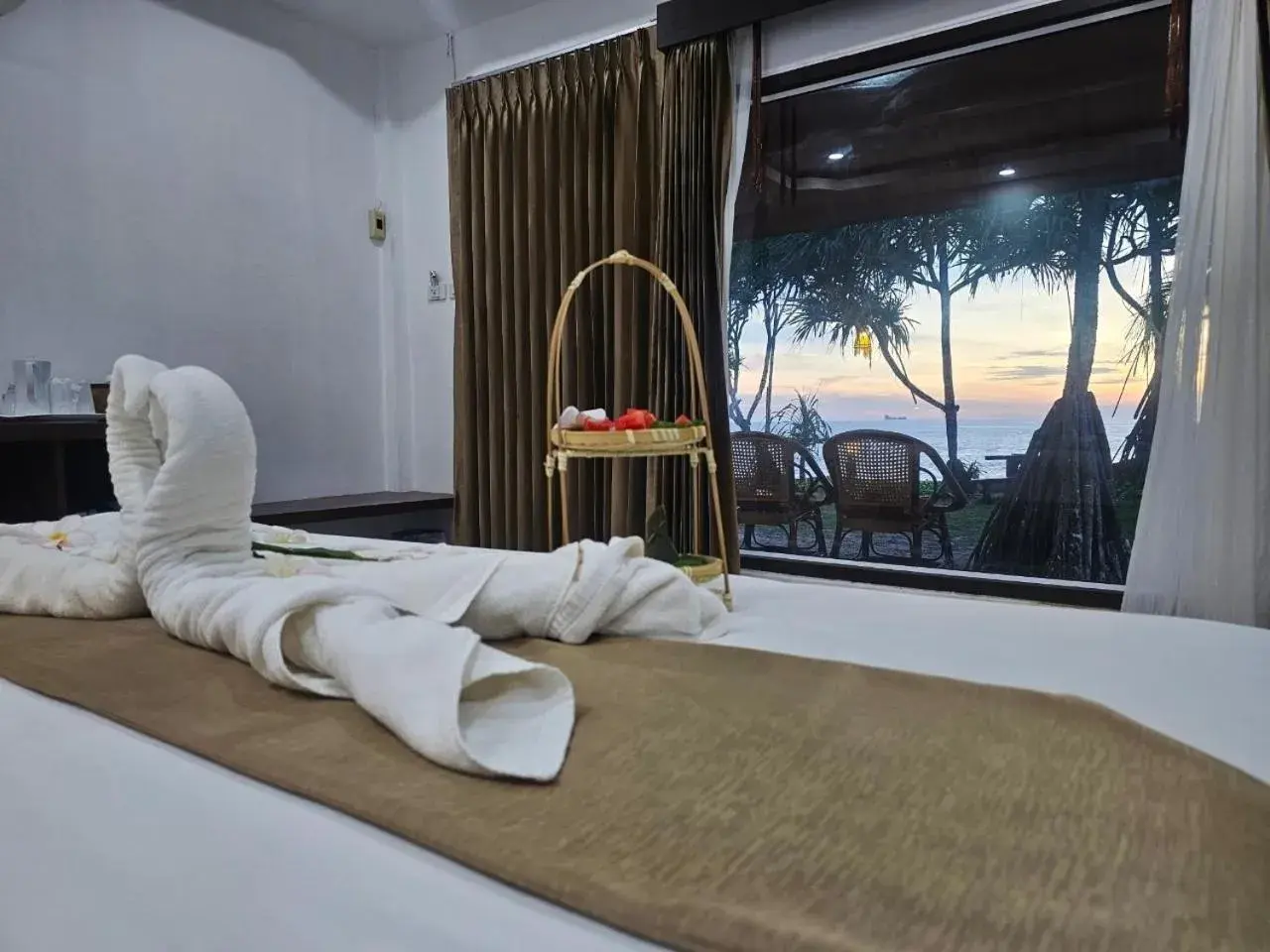 Bedroom, Bed in Lanta Nice Beach Resort - SHA Extra Plus