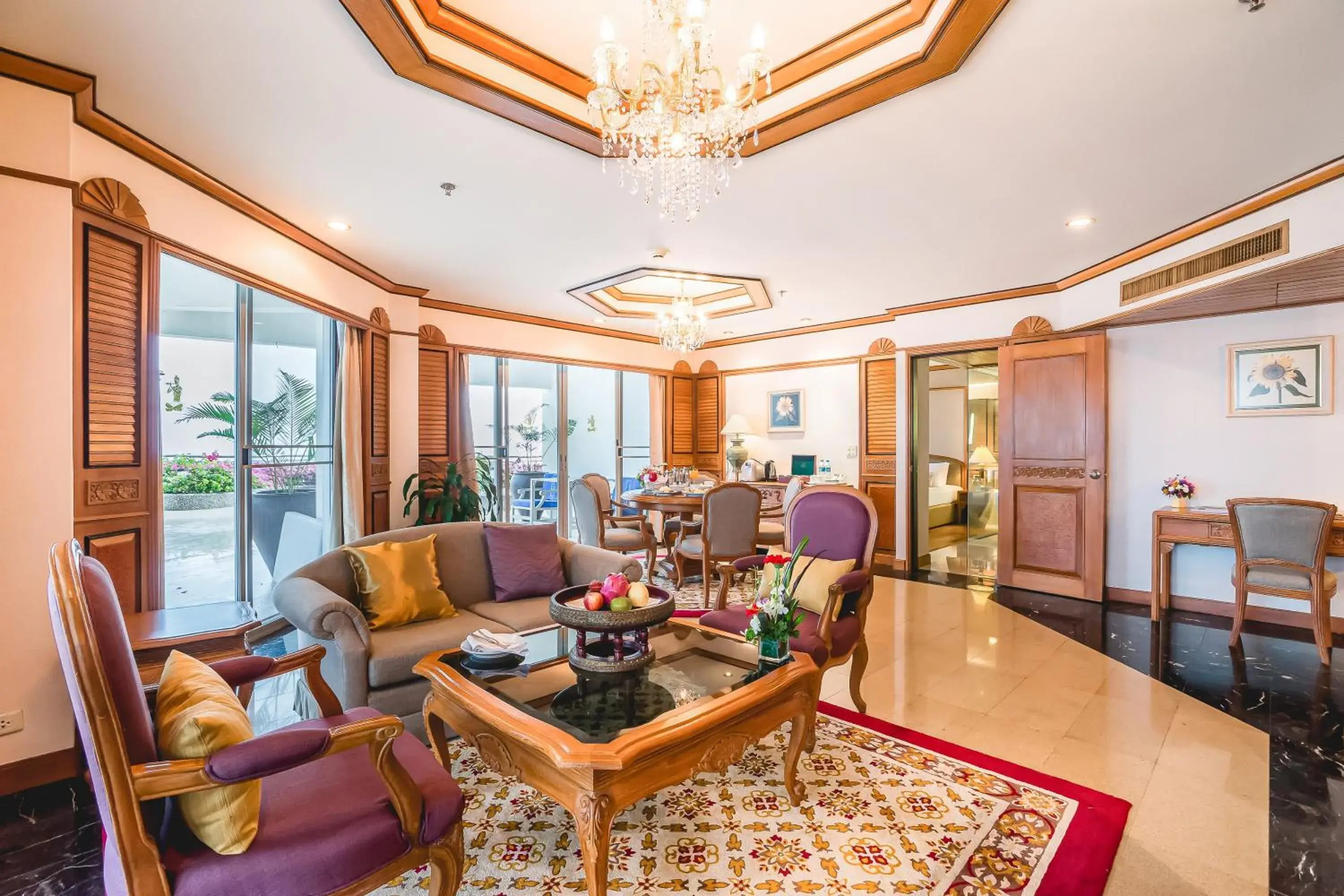 Living room, Lobby/Reception in Royal Cliff Grand Hotel Pattaya