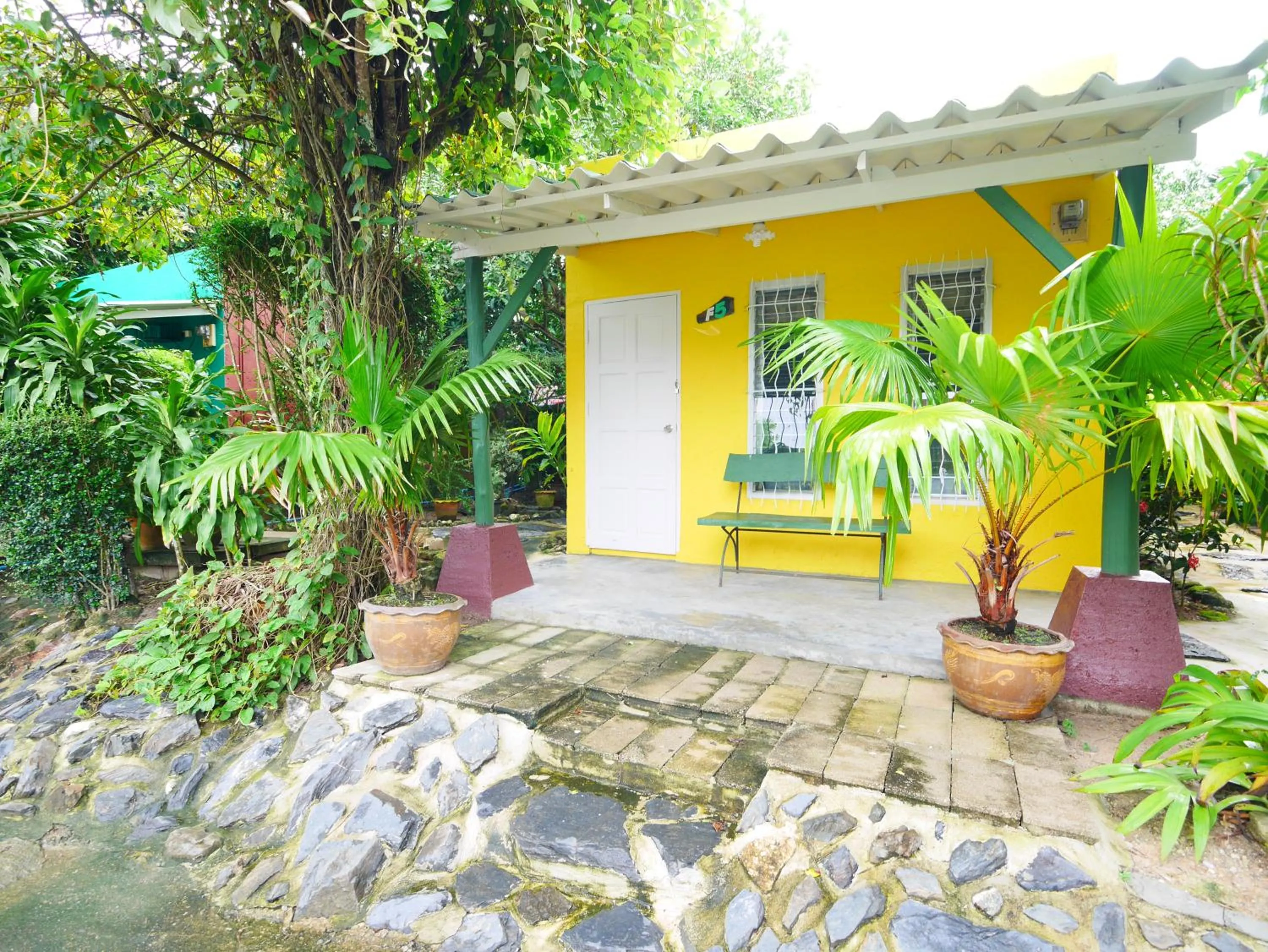 Property building in Forest Bungalows & Mama's Restaurant