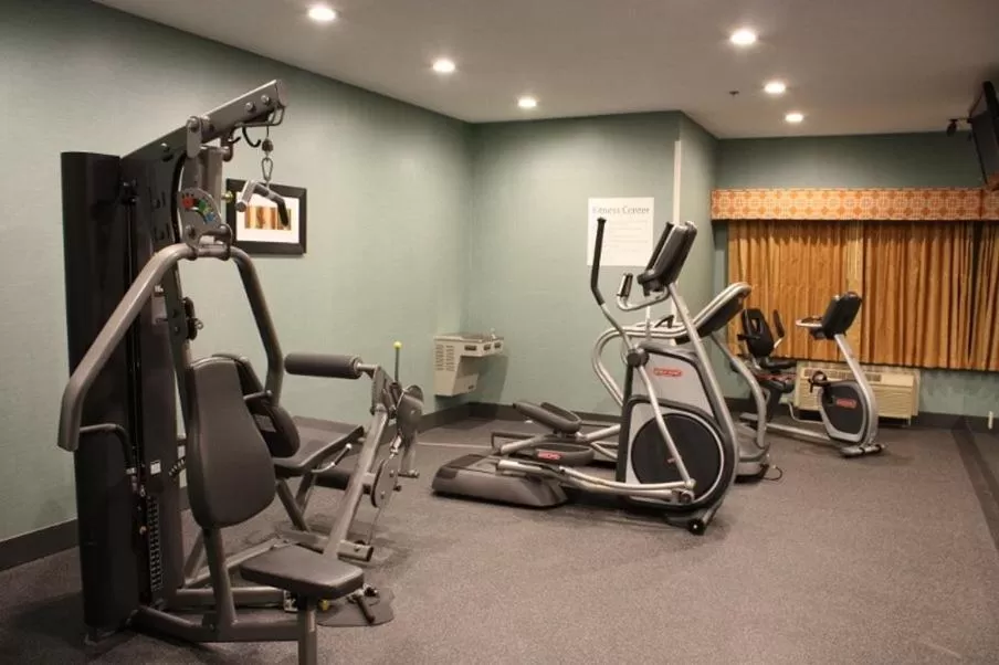 Fitness centre/facilities in Holiday Inn Express - Ludlow - Chicopee Area by IHG