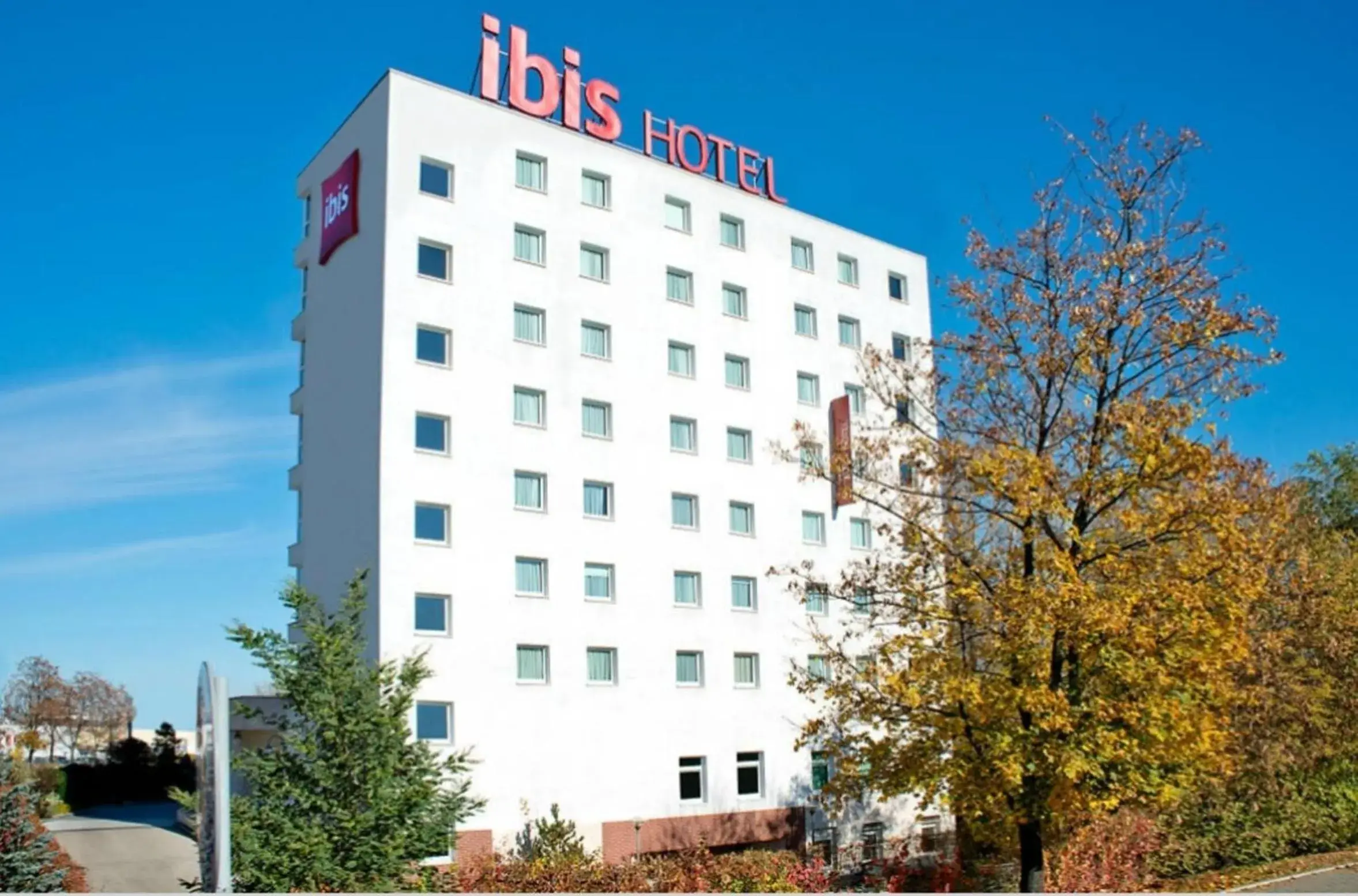 Facade/entrance in Ibis Warszawa Ostrobramska Facade/entrance in Ibis Warszawa Ostrobramska