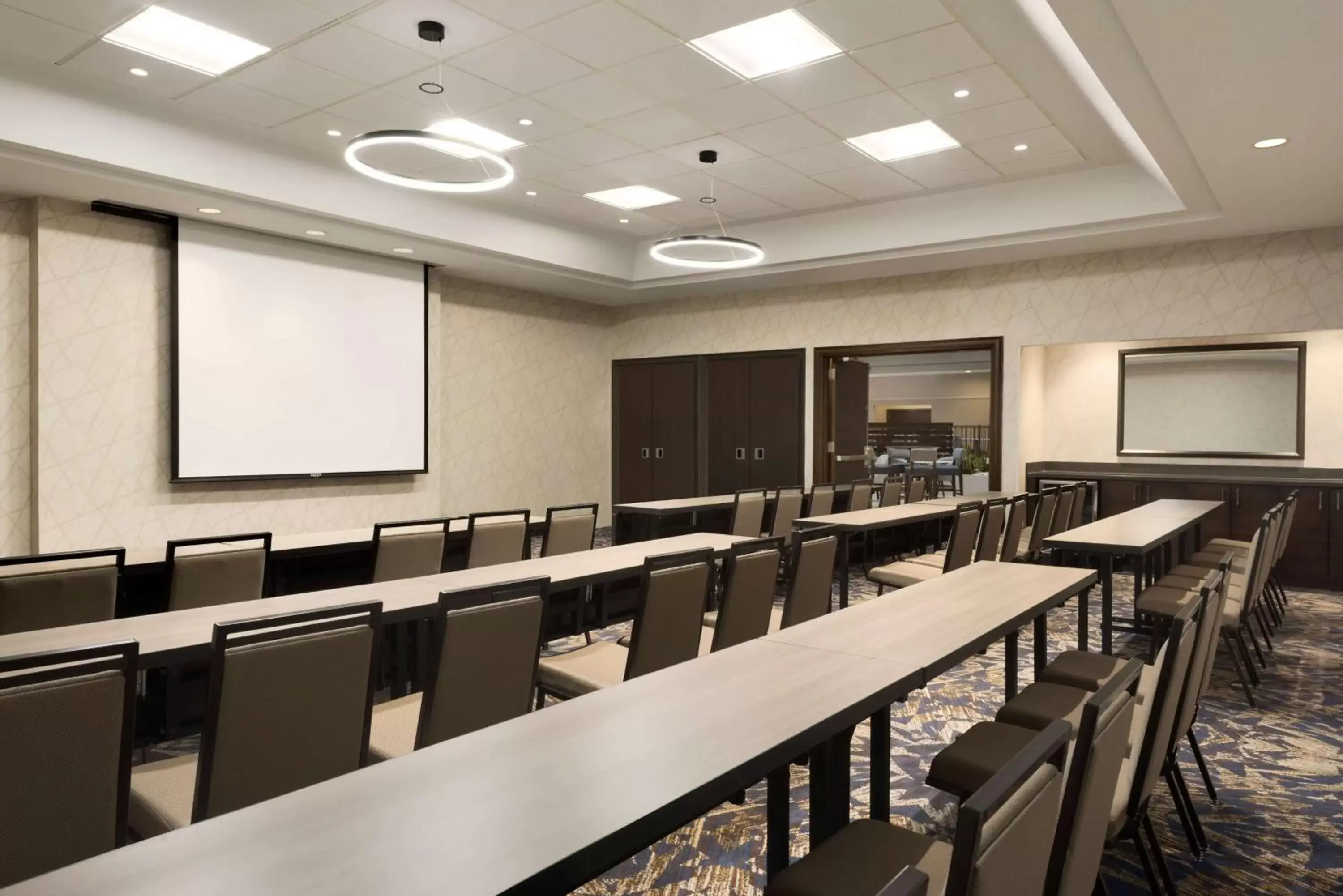 Meeting/conference room in Embassy Suites by Hilton Chicago Lombard