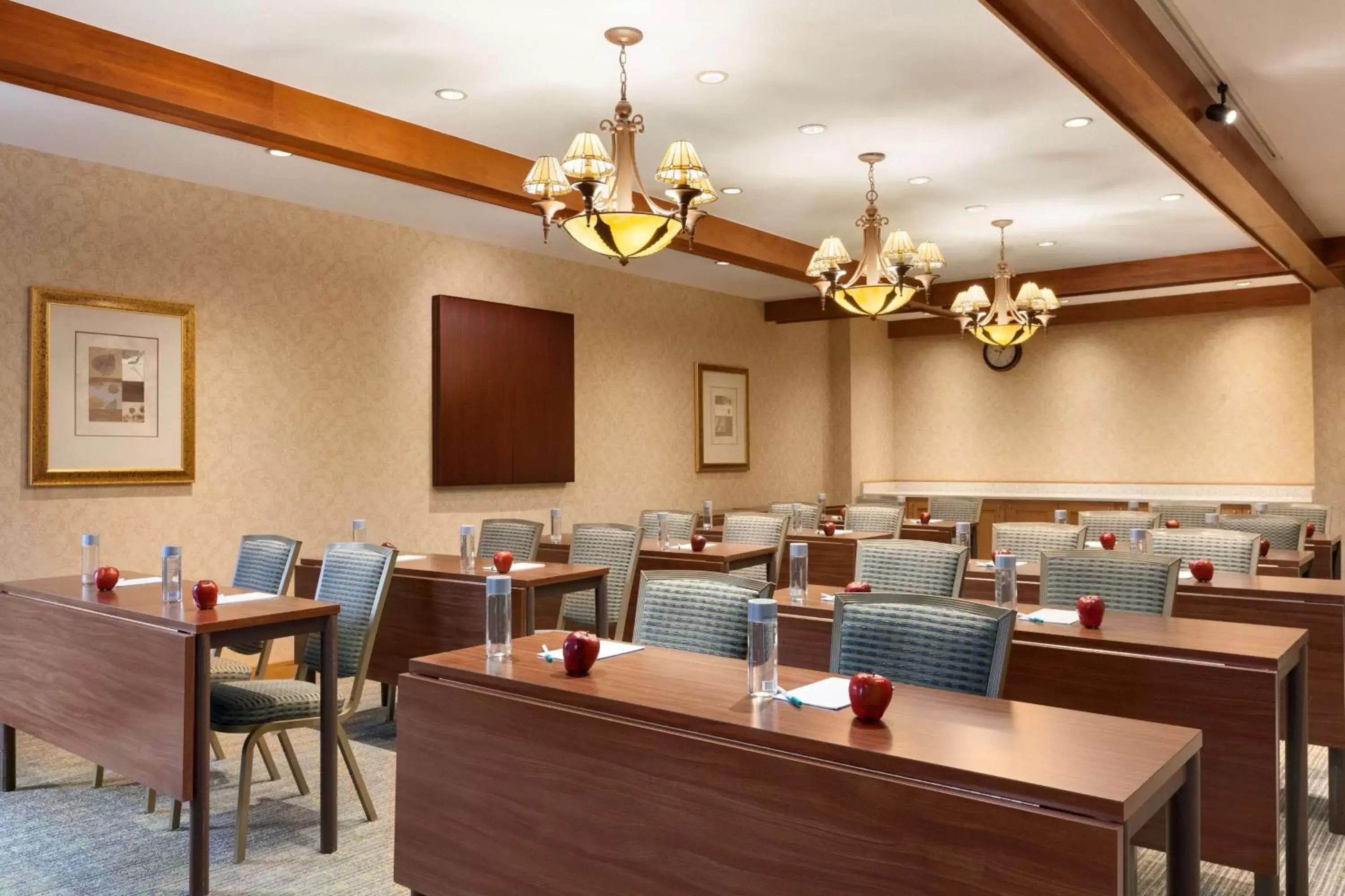 Meeting/conference room, Restaurant/Places to Eat in Homewood Suites by Hilton San Francisco Airport North California