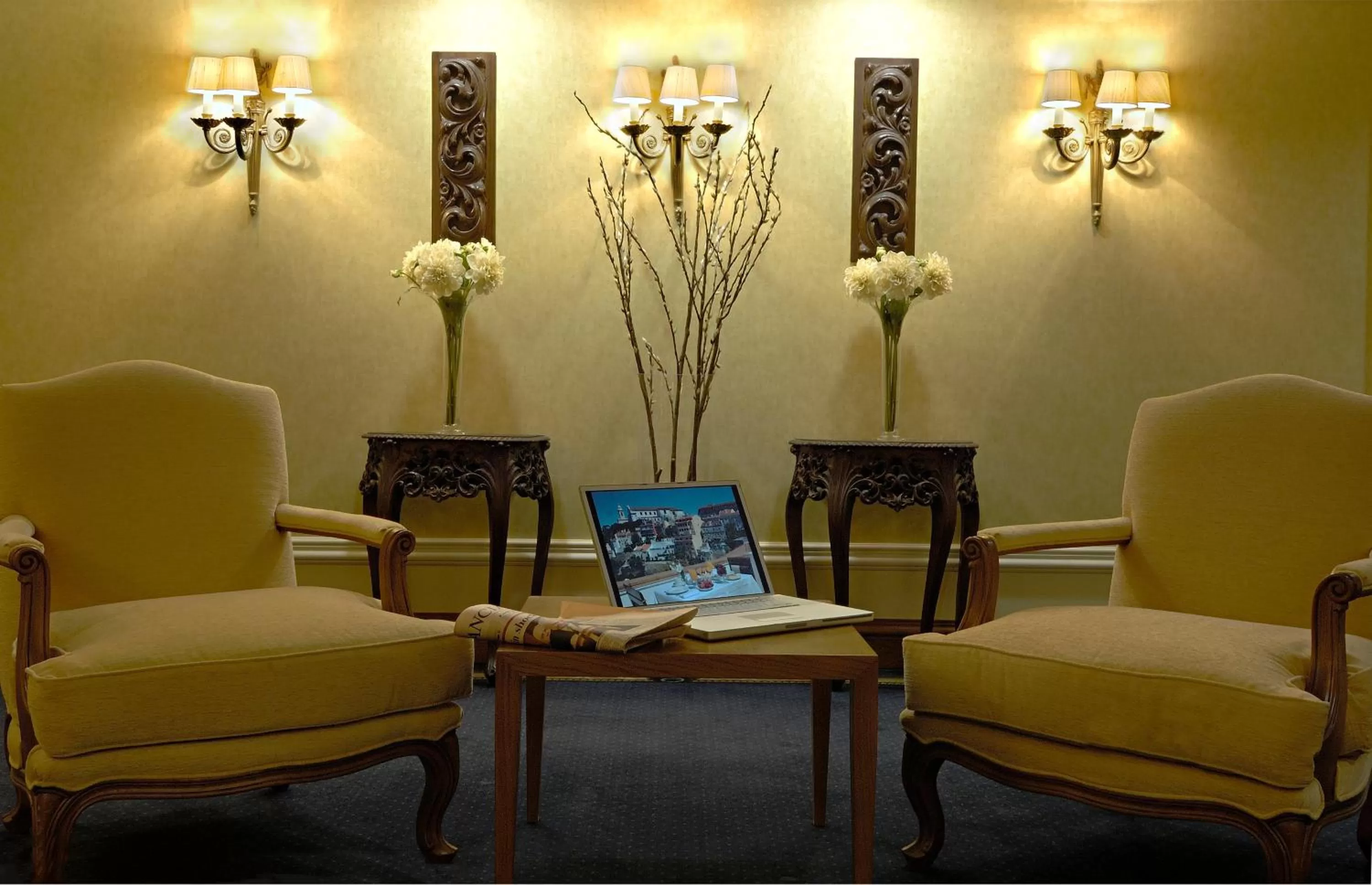 Seating area in Olissippo Castelo