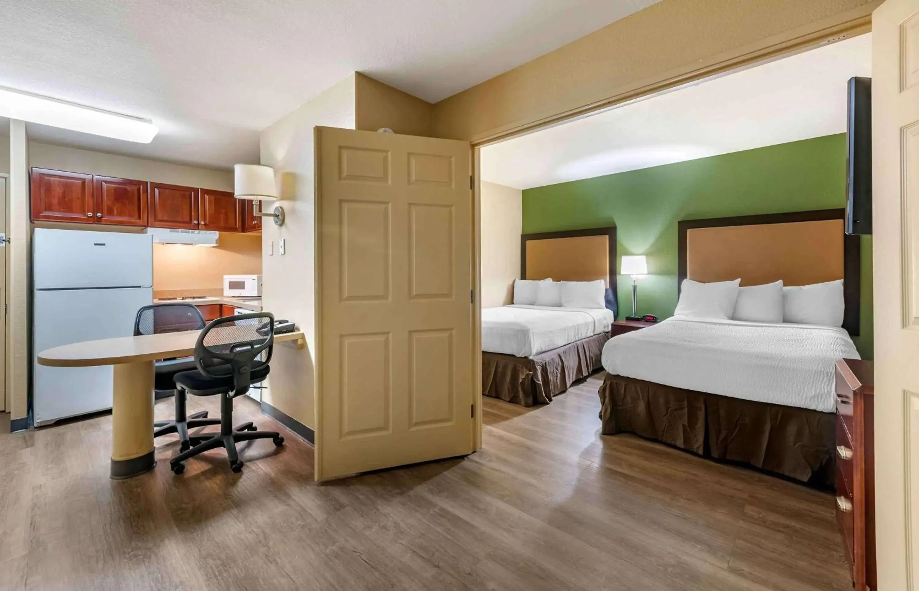 Bedroom, Bed in Extended Stay America Suites - Raleigh - RTP - 4919 Miami Blvd