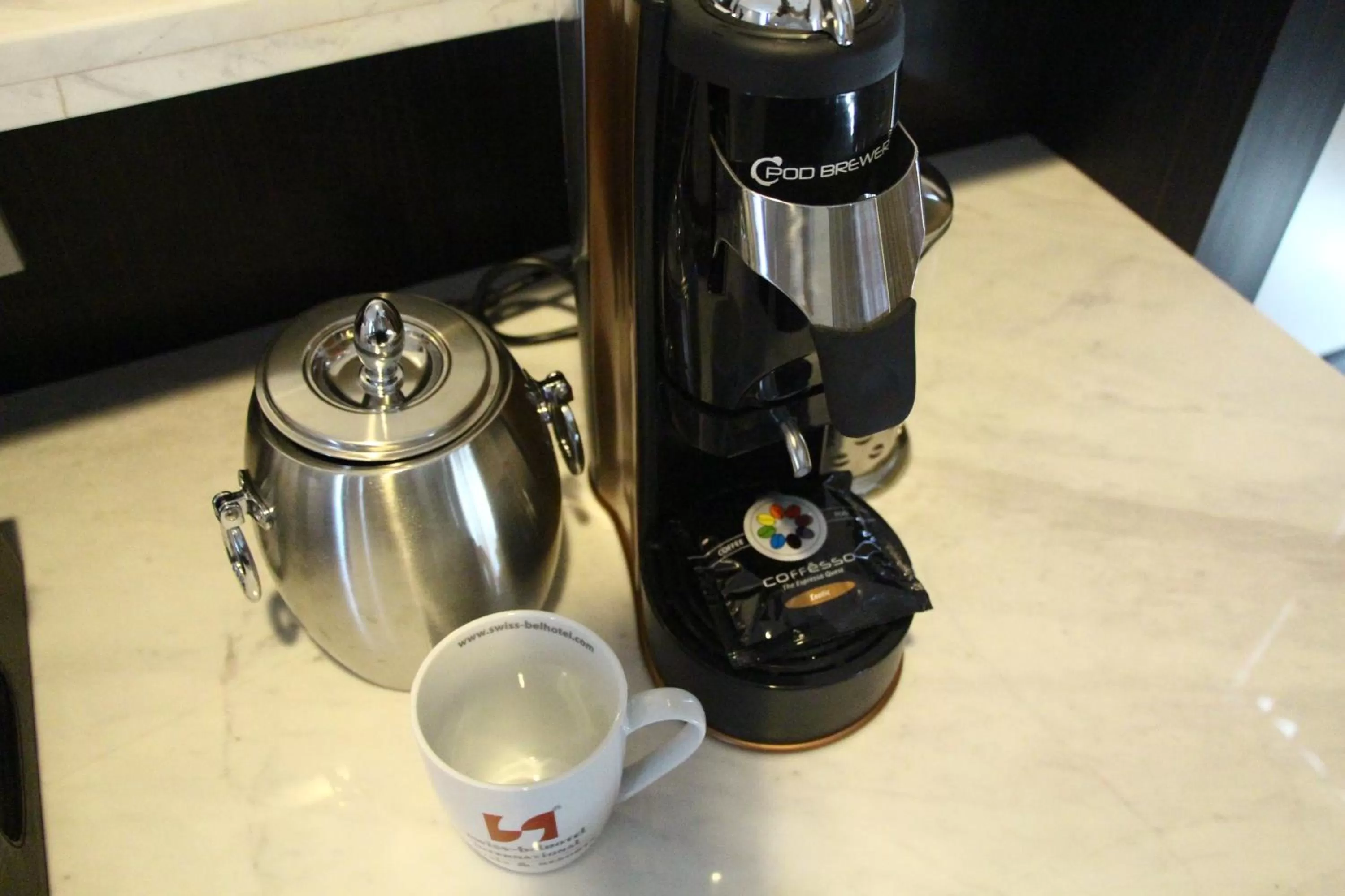 Coffee/tea facilities in Swiss-Belhotel Balikpapan