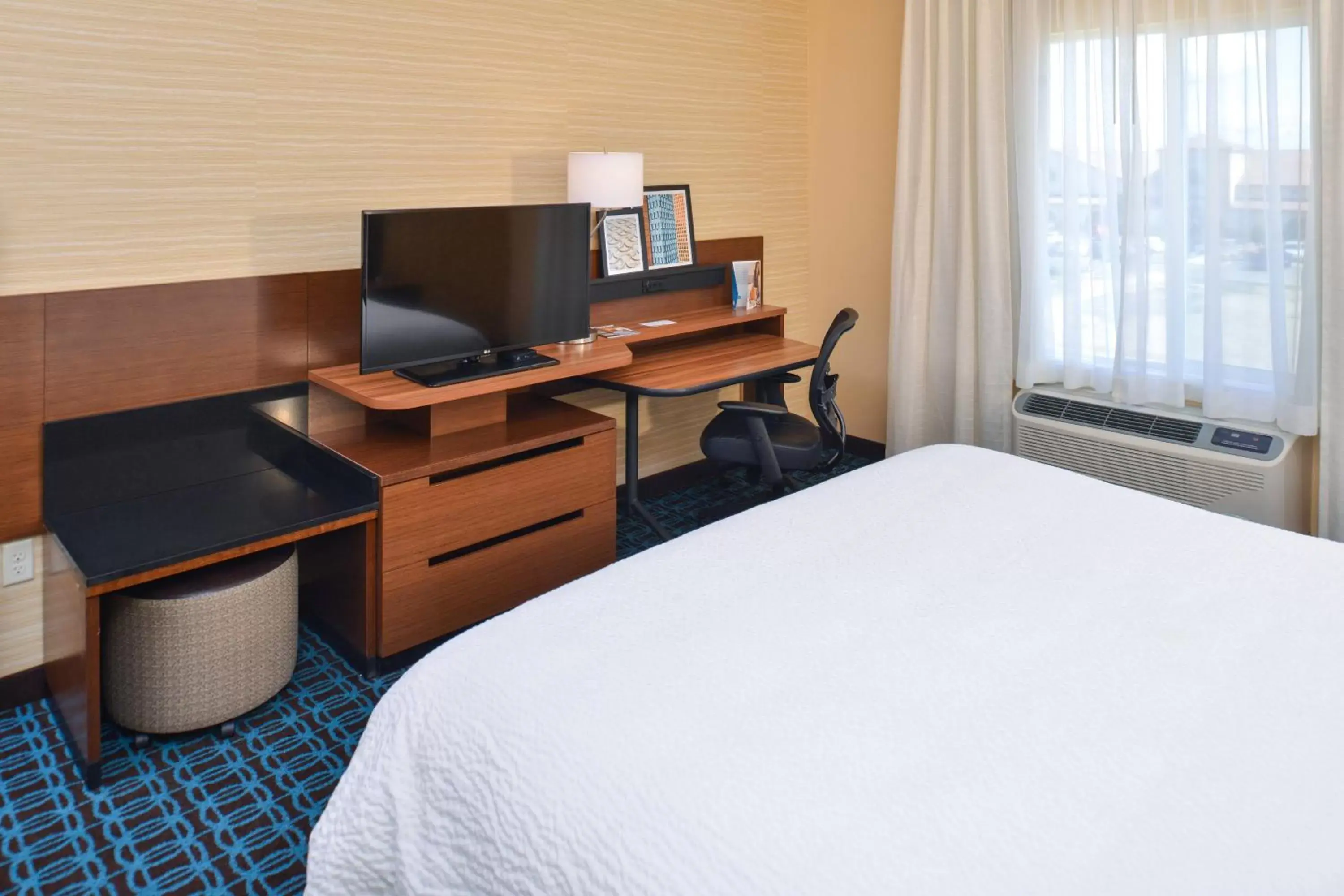 Photo of the whole room, Bed in Fairfield Inn & Suites by Marriott Sacramento Airport Woodland