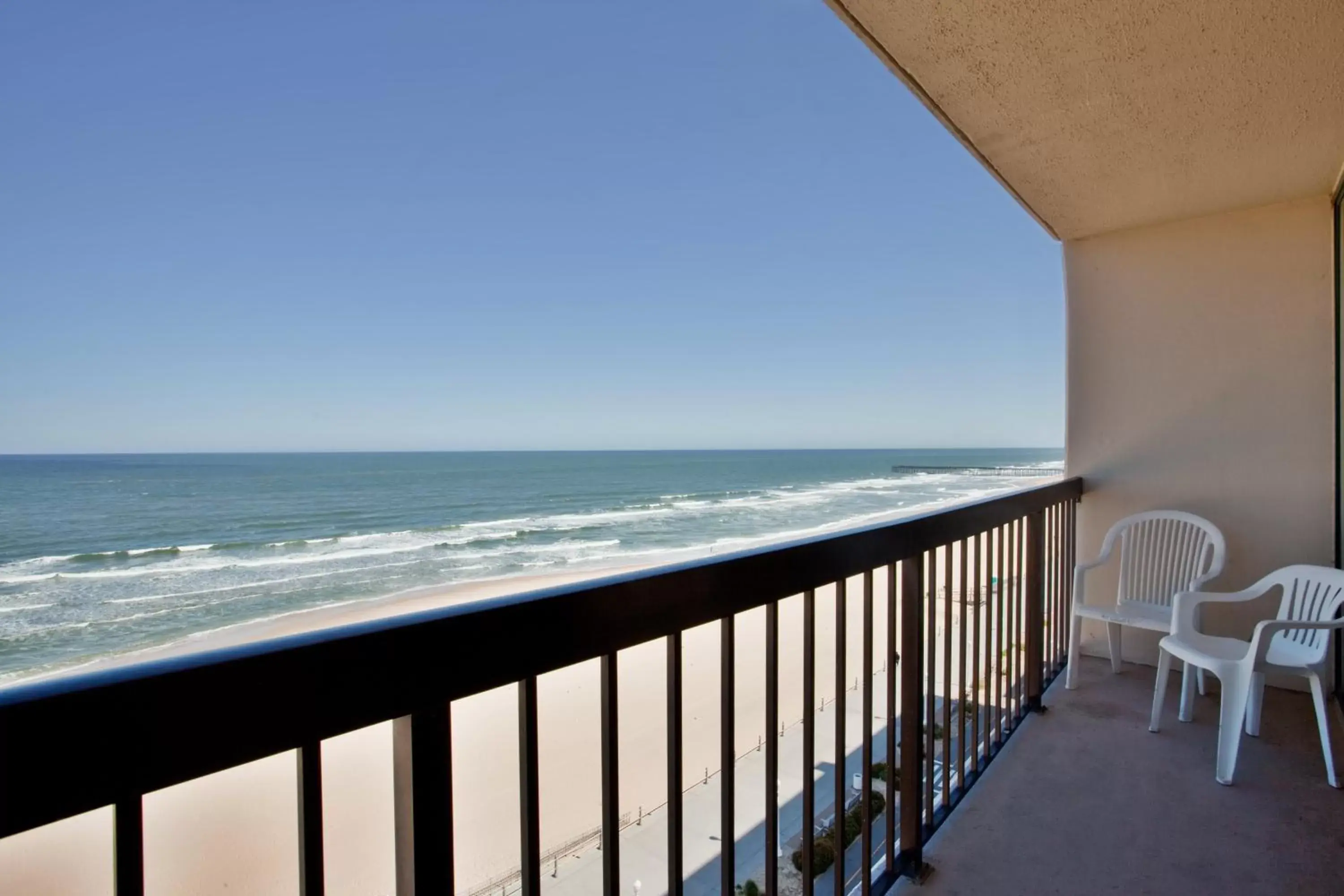 Photo of the whole room, Balcony/Terrace in Holiday Inn Va Beach-Oceanside 21st St, an IHG Hotel