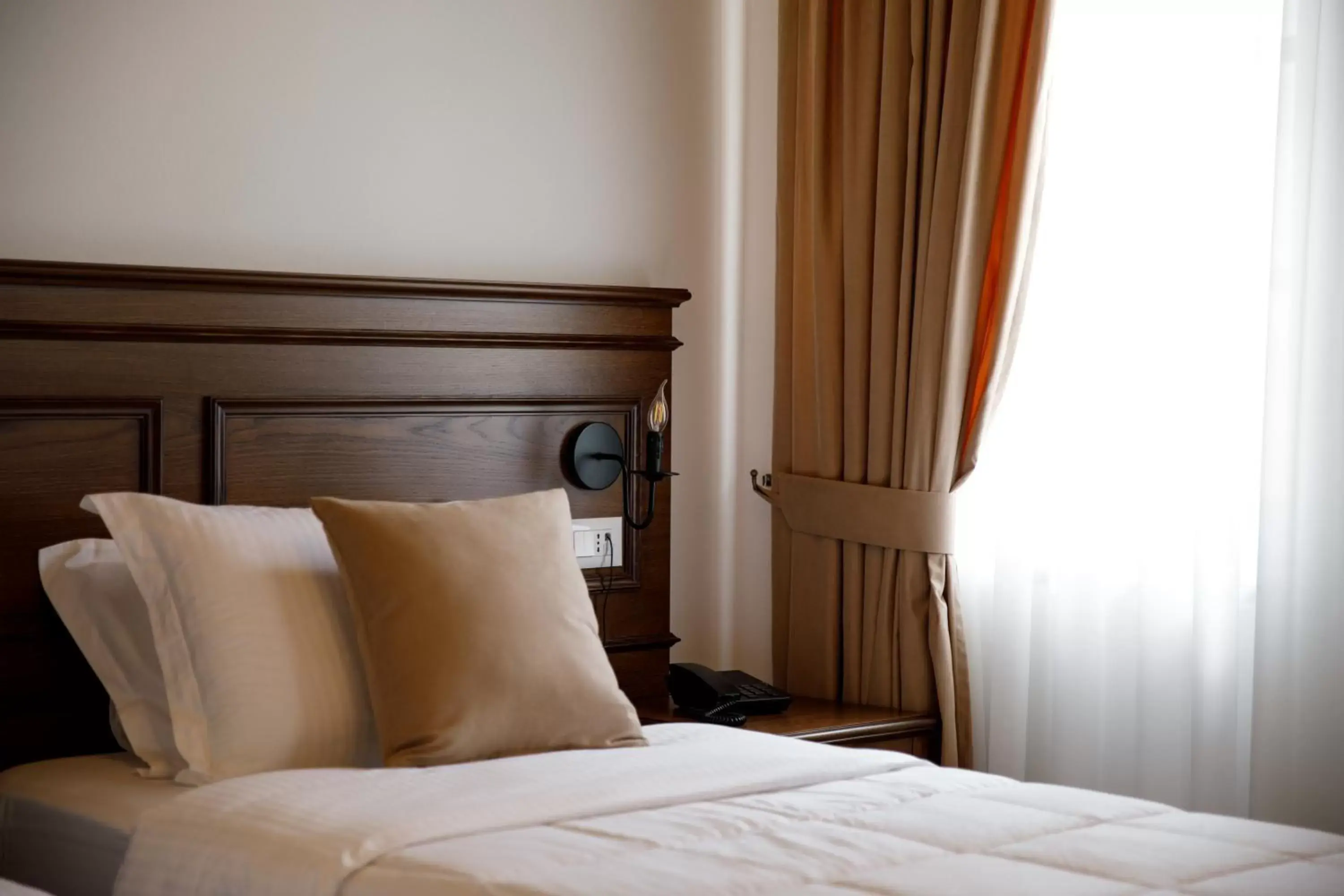 Standard Twin Room in Rose Garden Hotel Standard Twin Room in Rose Garden Hotel