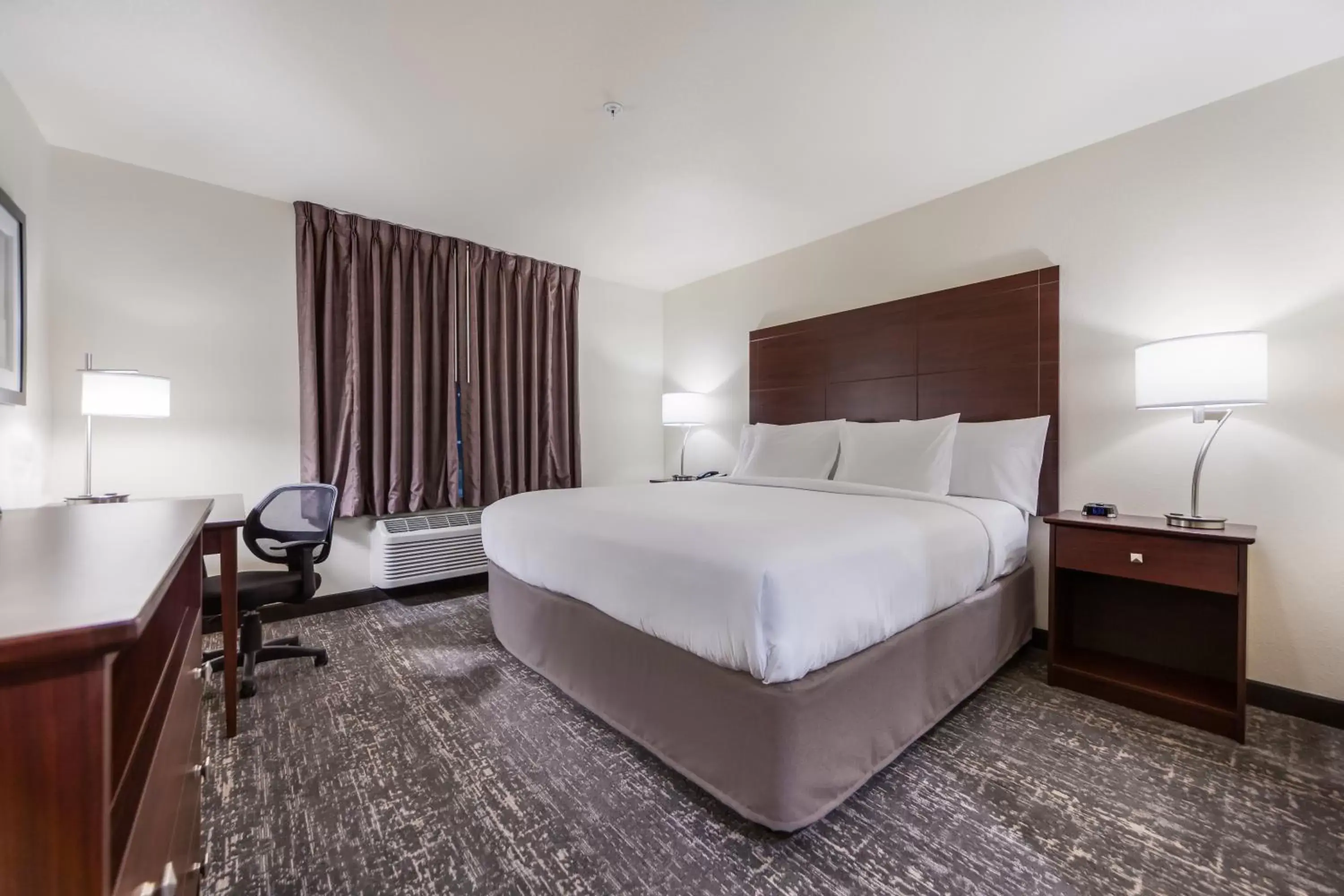 Bed in Cobblestone Inn & Suites-Fremont