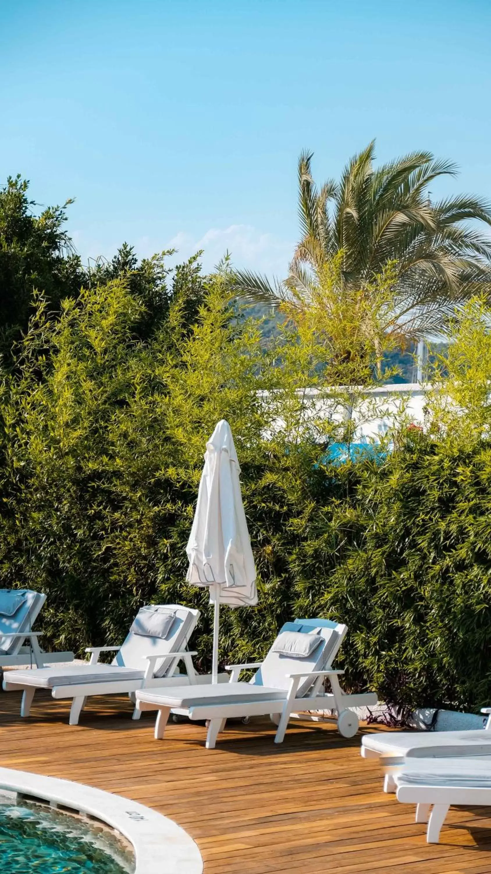 Swimming pool in Yacht Classic Hotel - Boutique Class