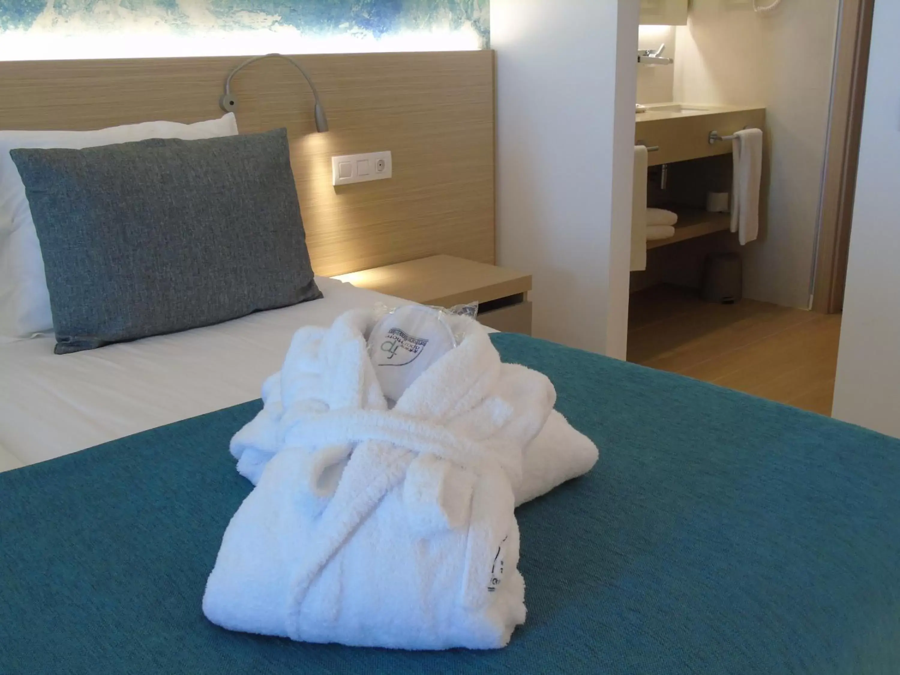 Decorative detail, Bed in Aparthotel Fontanellas Playa Decorative detail, Bed in Aparthotel Fontanellas Playa