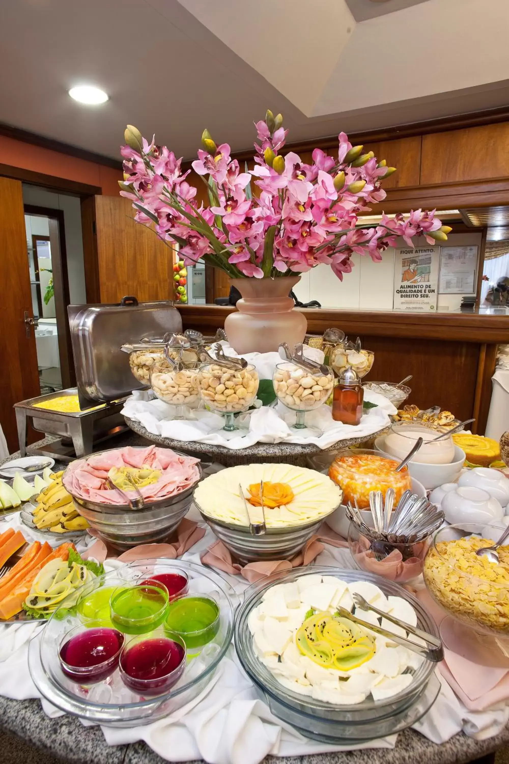 Breakfast in Boulevard Plaza Breakfast in Boulevard Plaza