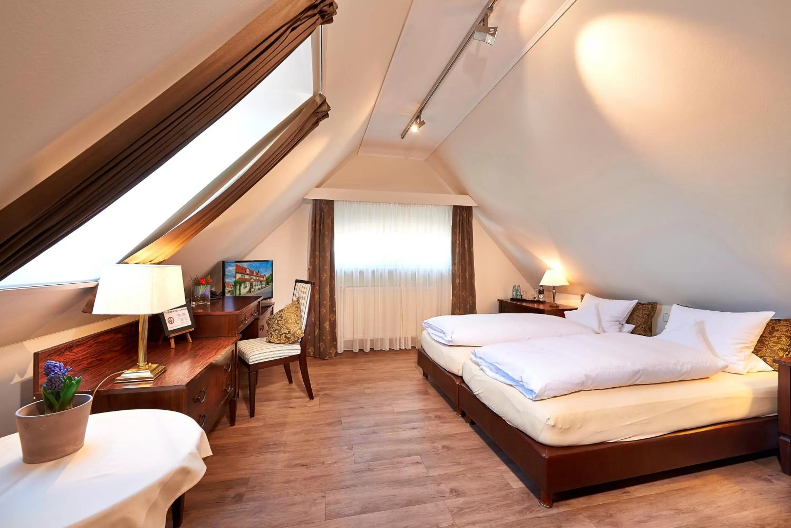Photo of the whole room, Bed in Brauereigasthof Zum Löwenbräu