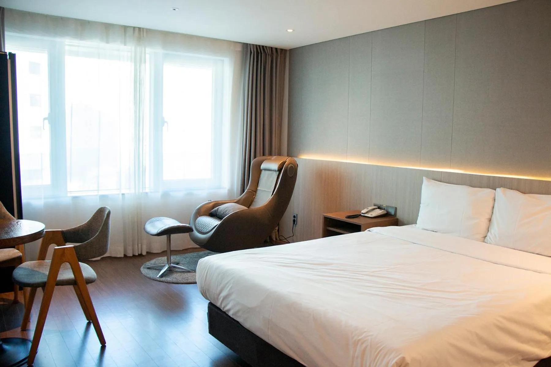 Photo of the whole room, Bed in The First70 Hotel