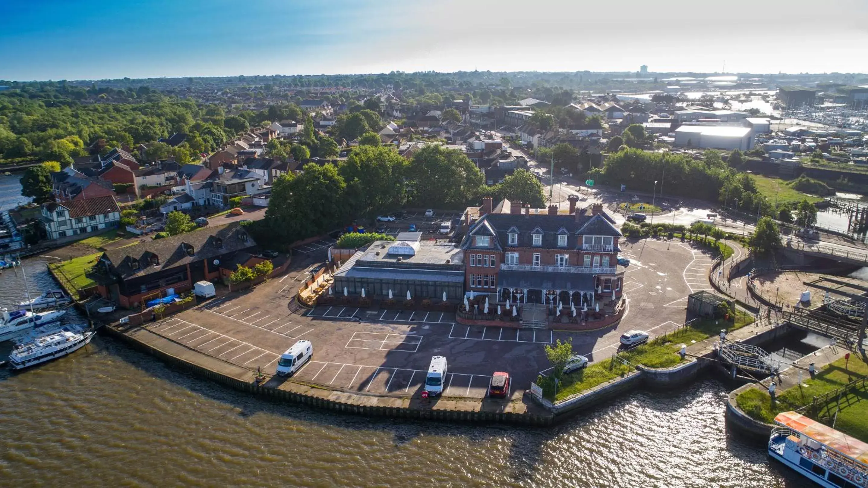 Bird's eye view, Bird's-eye View in Wherry Hotel