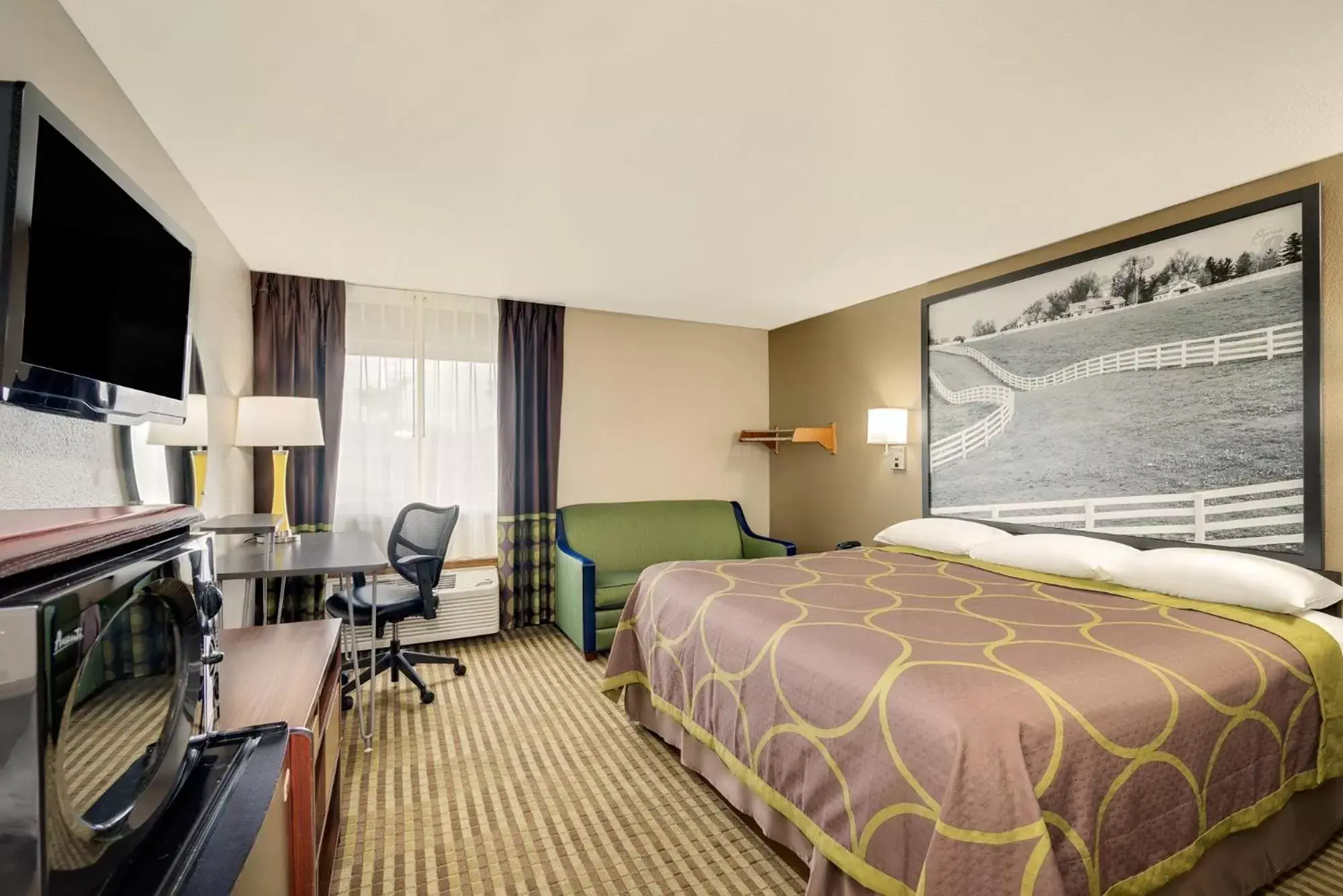 Photo of the whole room, Bed in Super 8 by Wyndham Lexington Hamburg Area