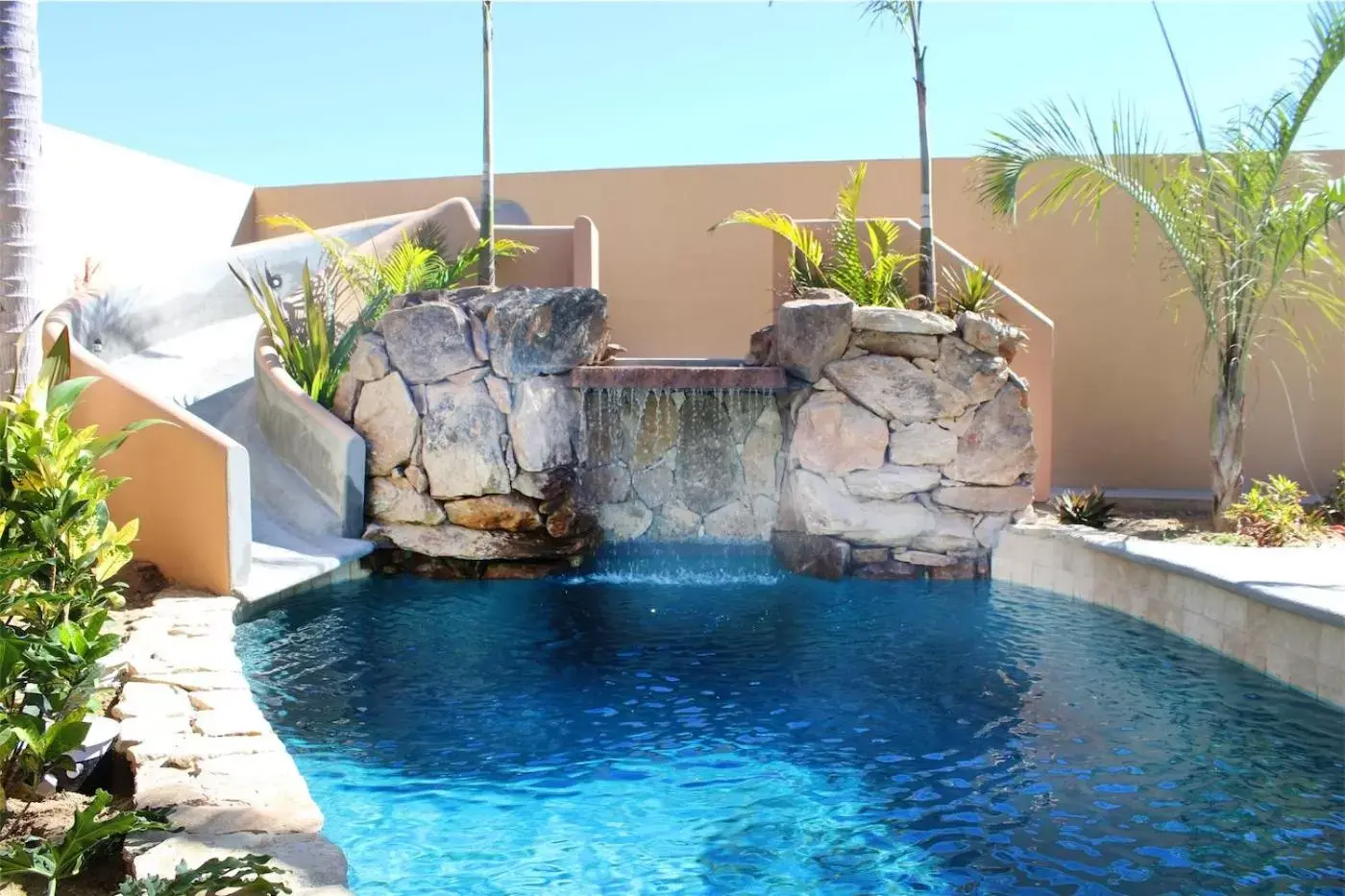 Swimming Pool in Cerritos Beach Inn