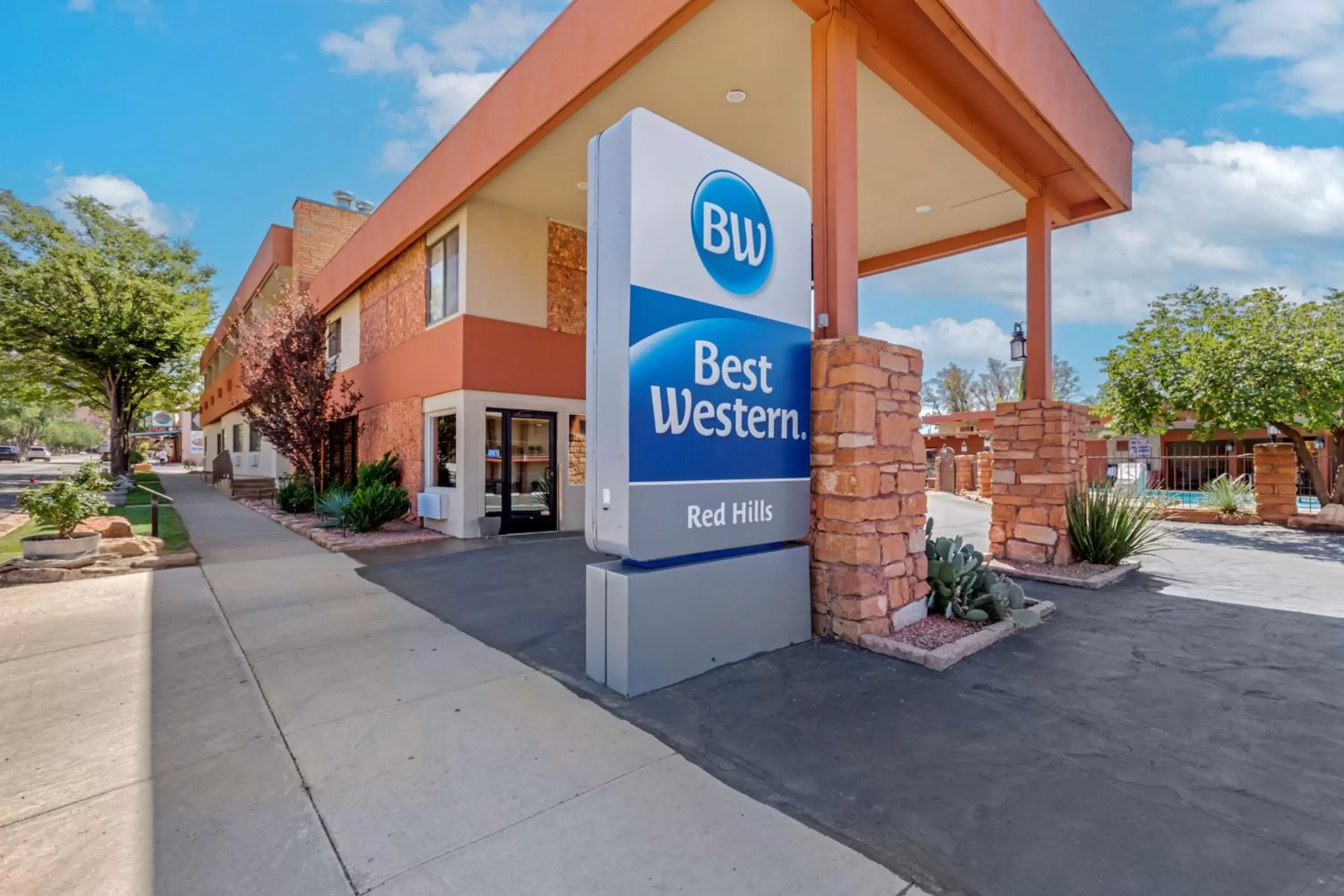 Property Building in Best Western Red Hills