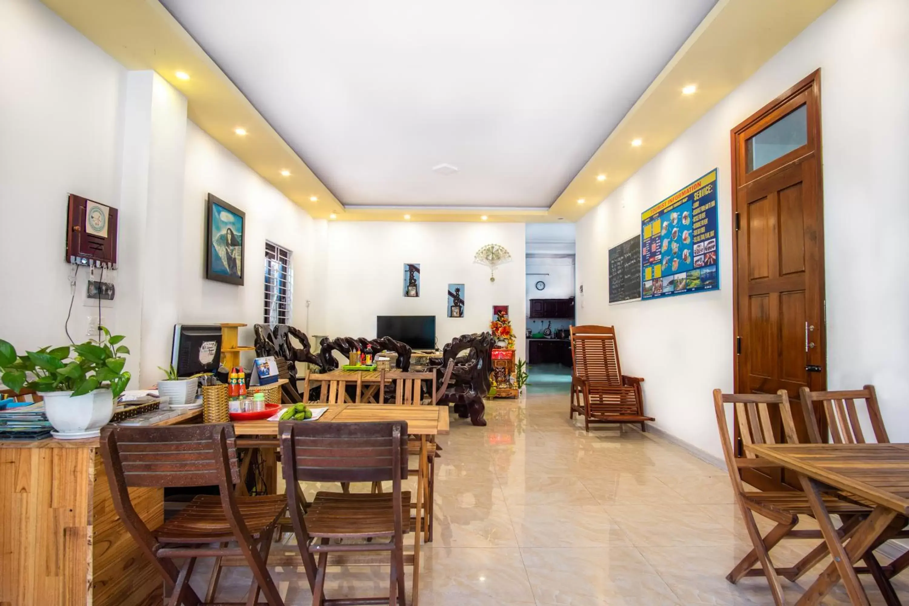 Restaurant/Places to Eat in Golden Bee Homestay